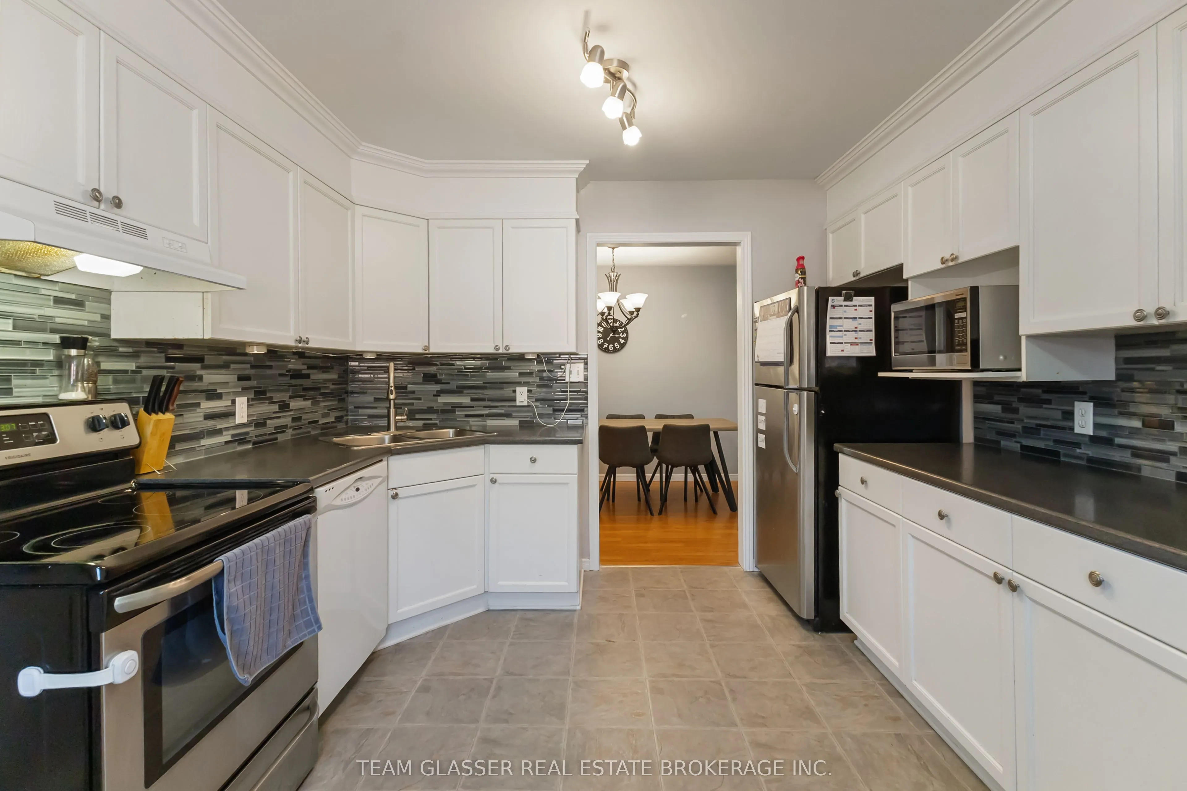 17 CARRIE Crescent