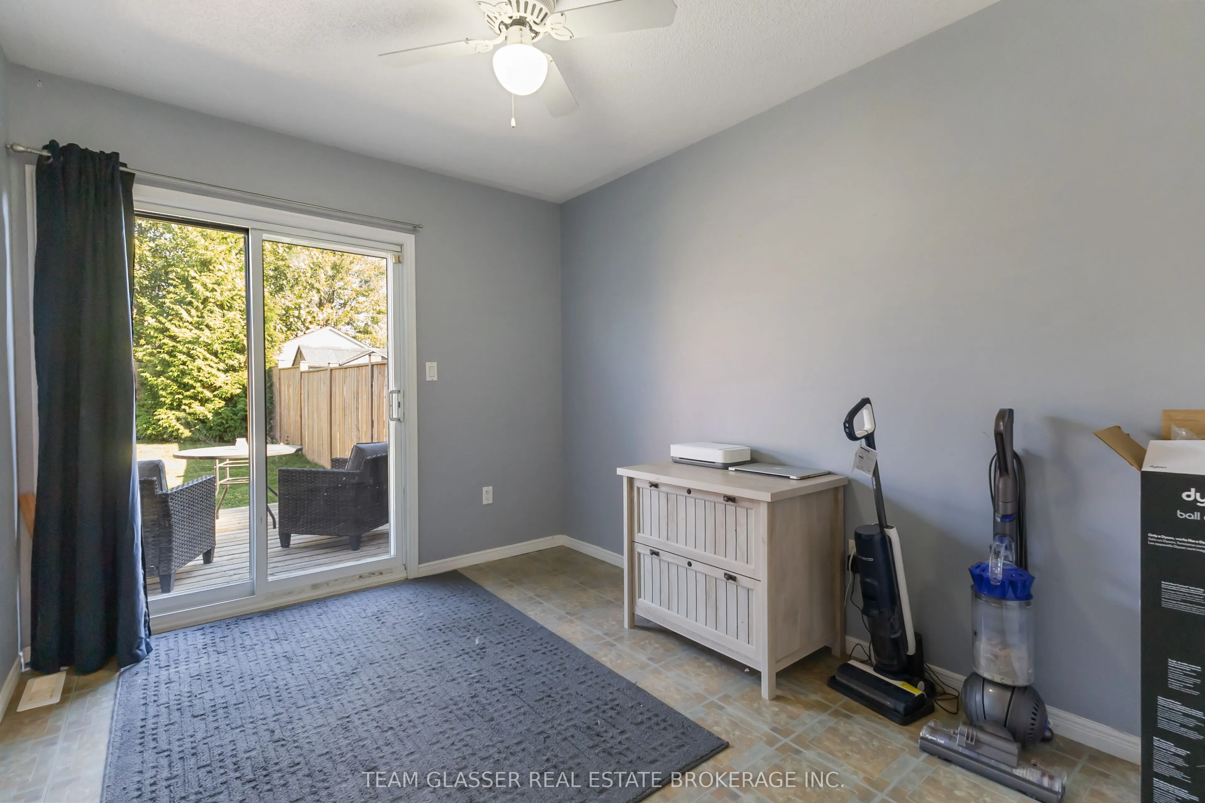 17 CARRIE Crescent