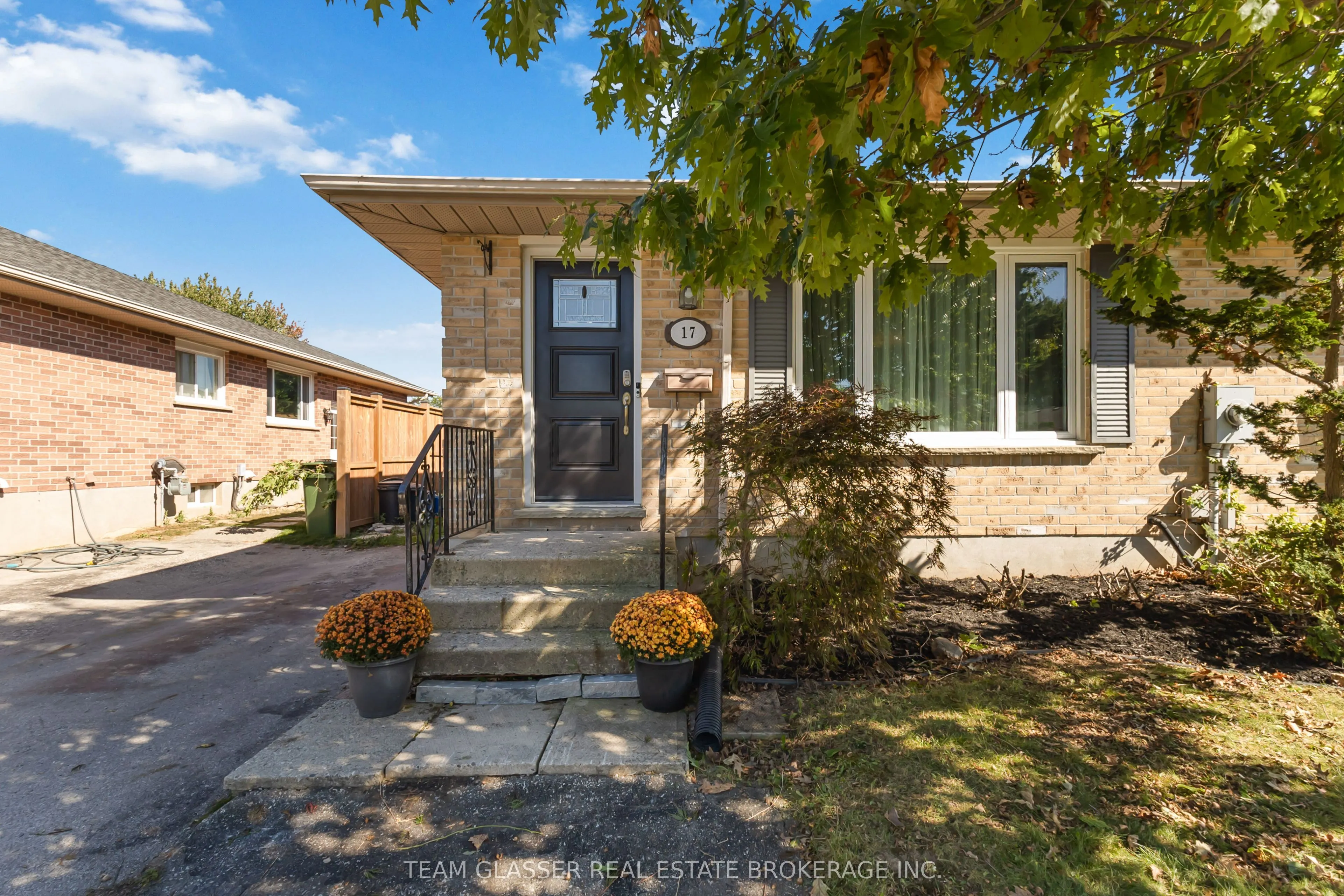 17 CARRIE Crescent
