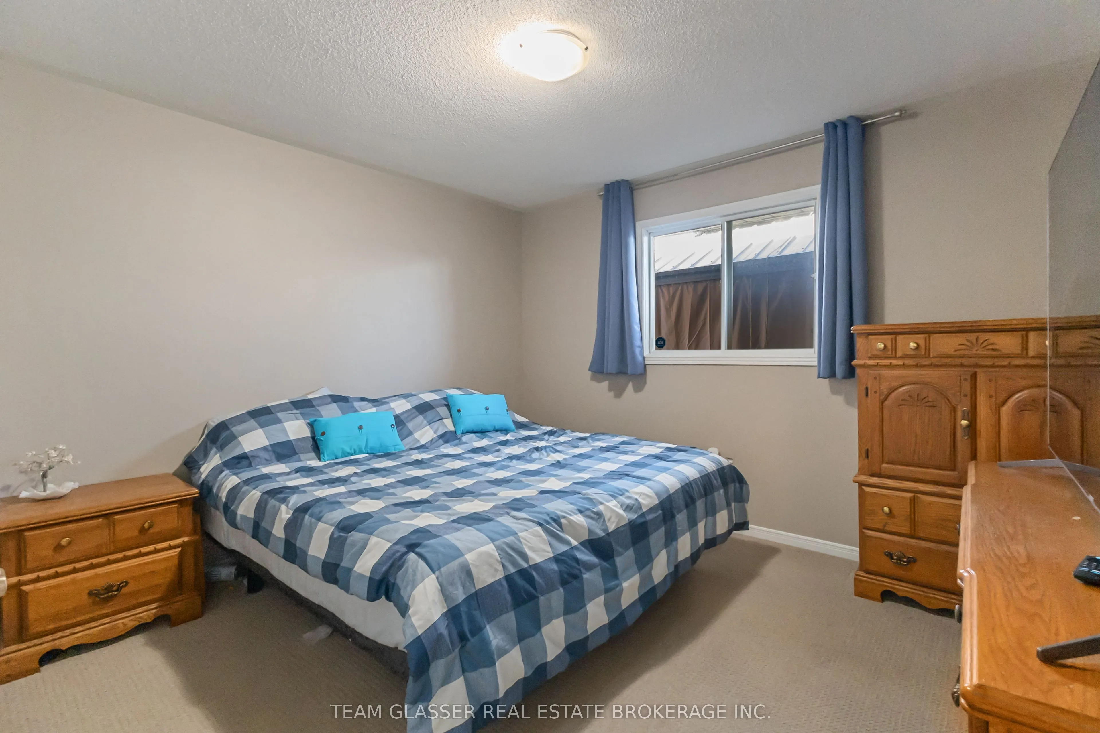 17 CARRIE Crescent