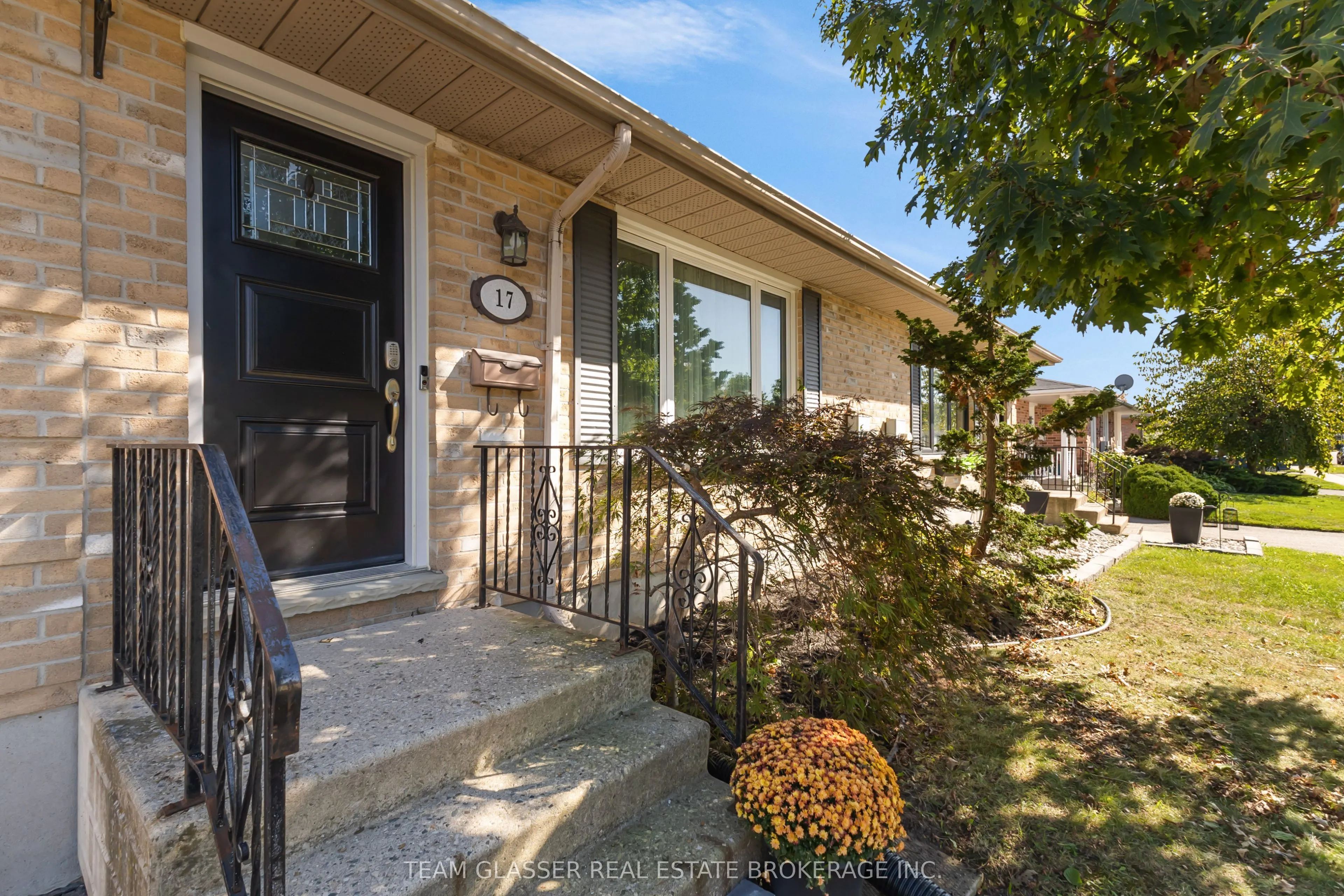 17 CARRIE Crescent