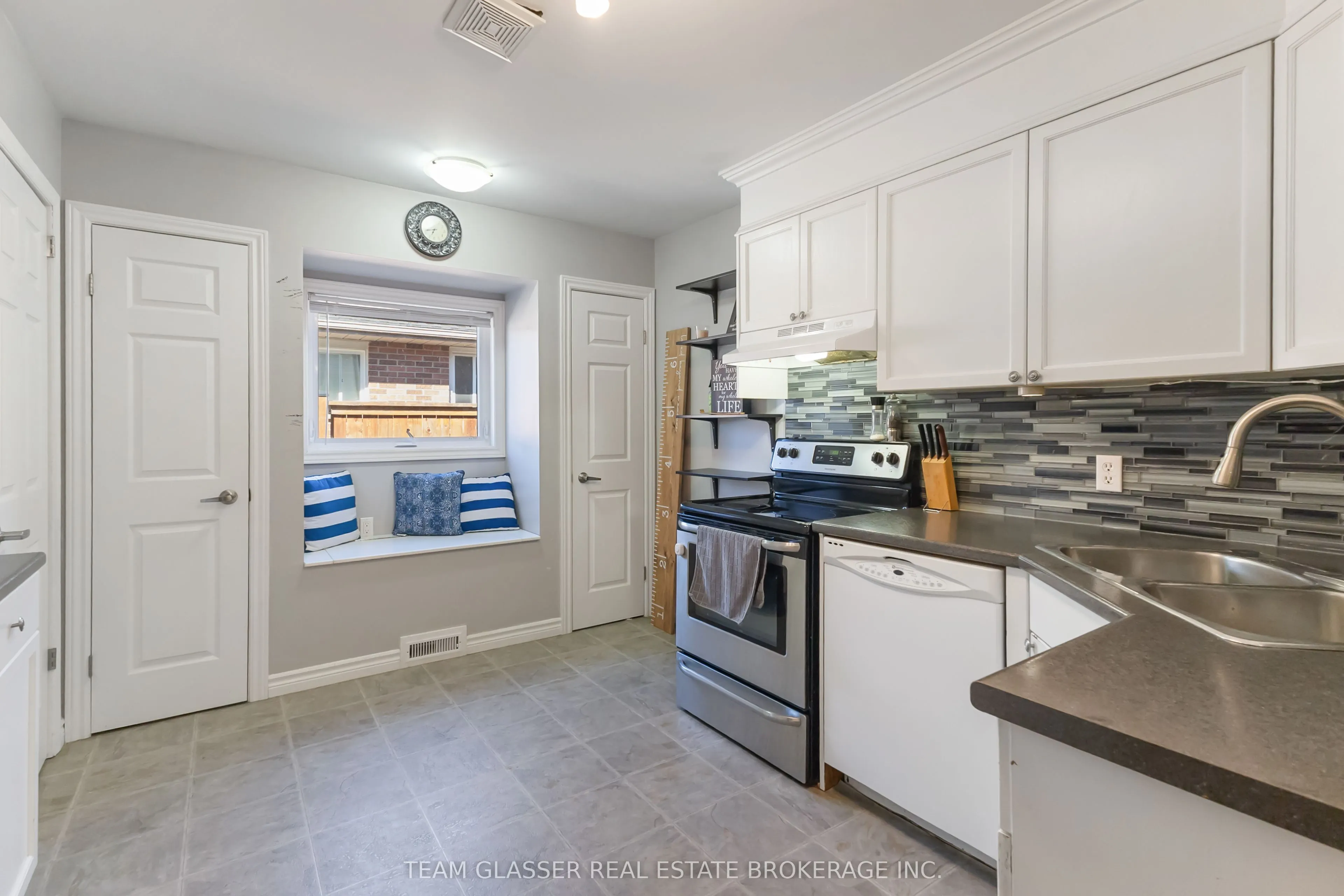 17 CARRIE Crescent
