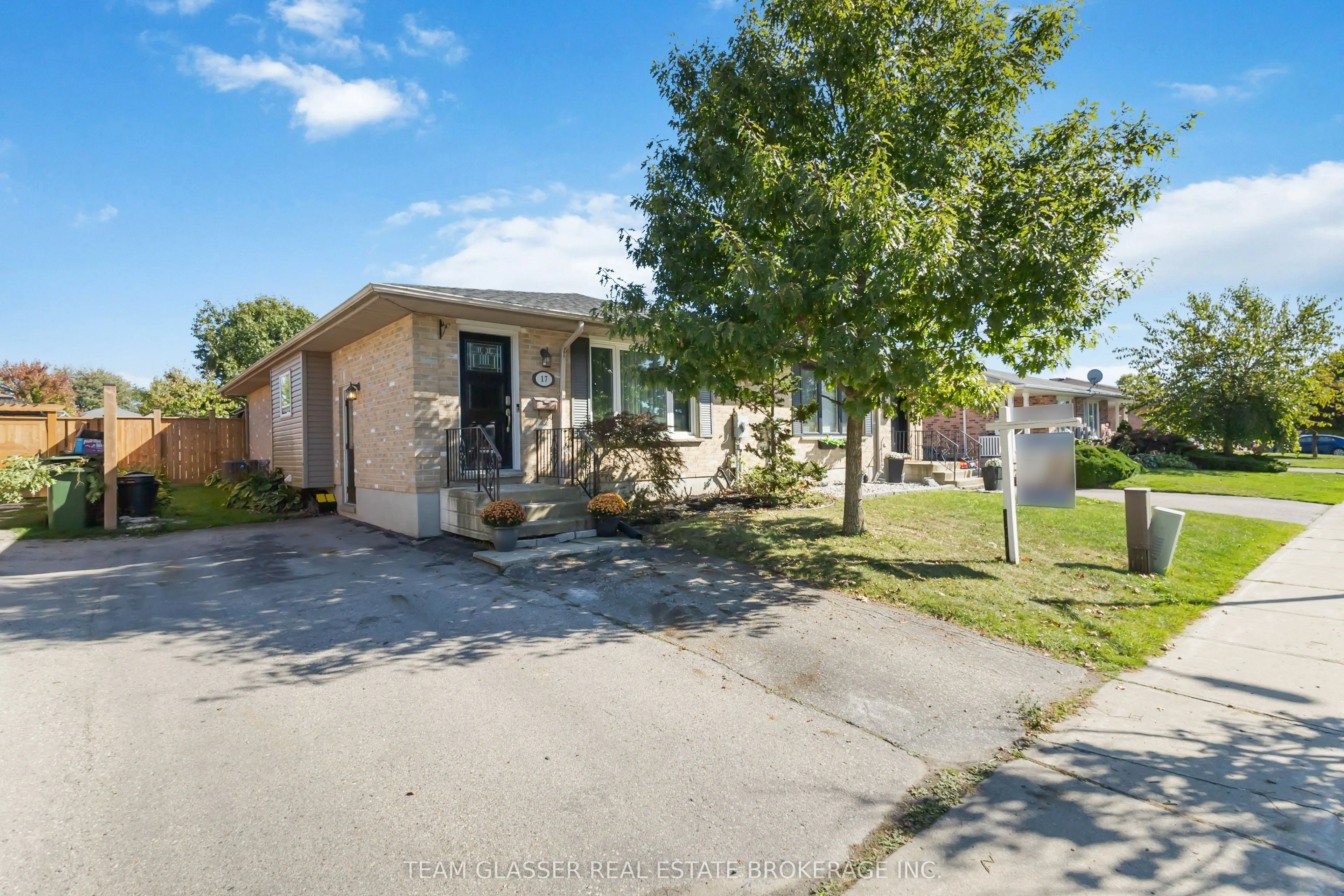 17 CARRIE Crescent