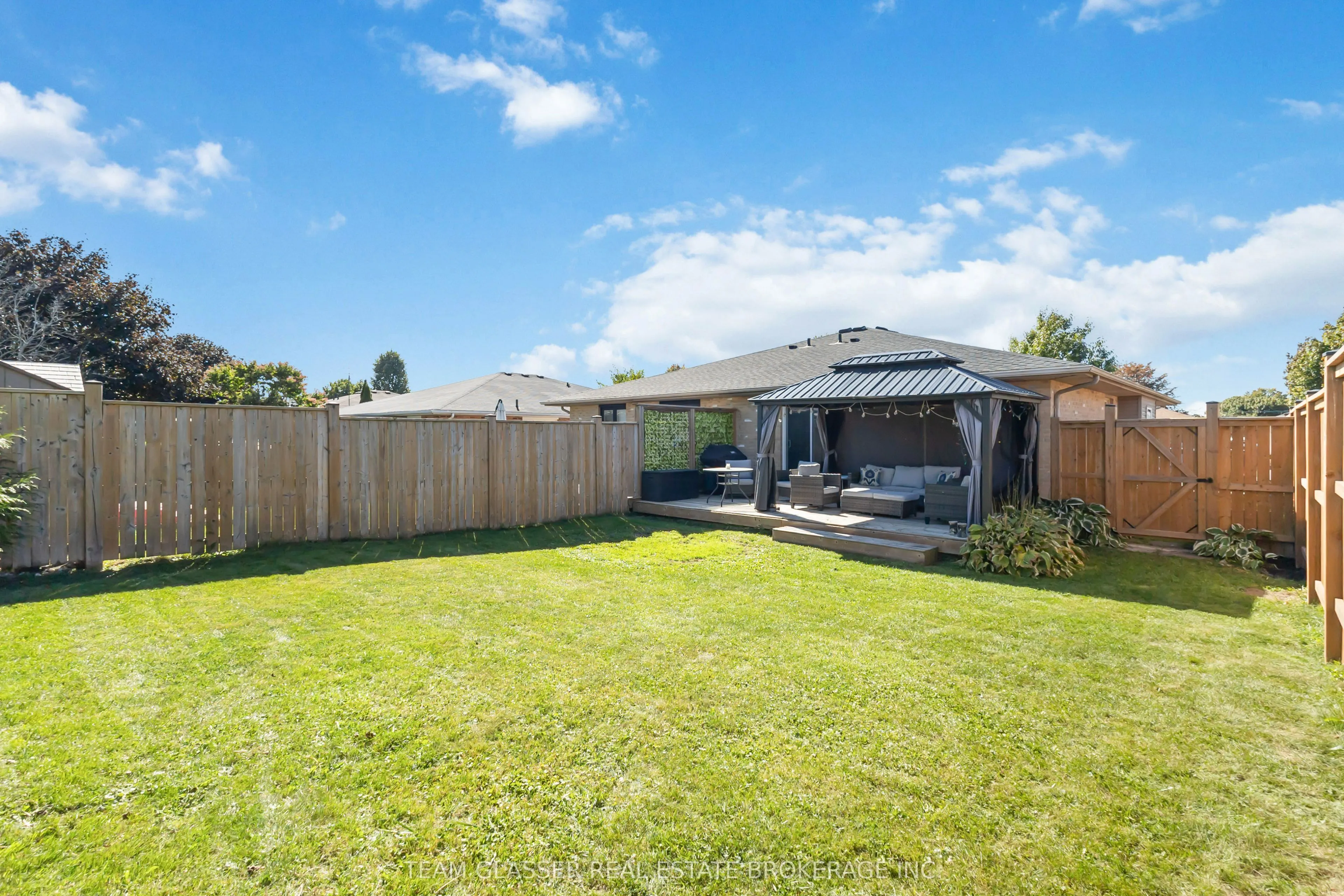 17 CARRIE Crescent