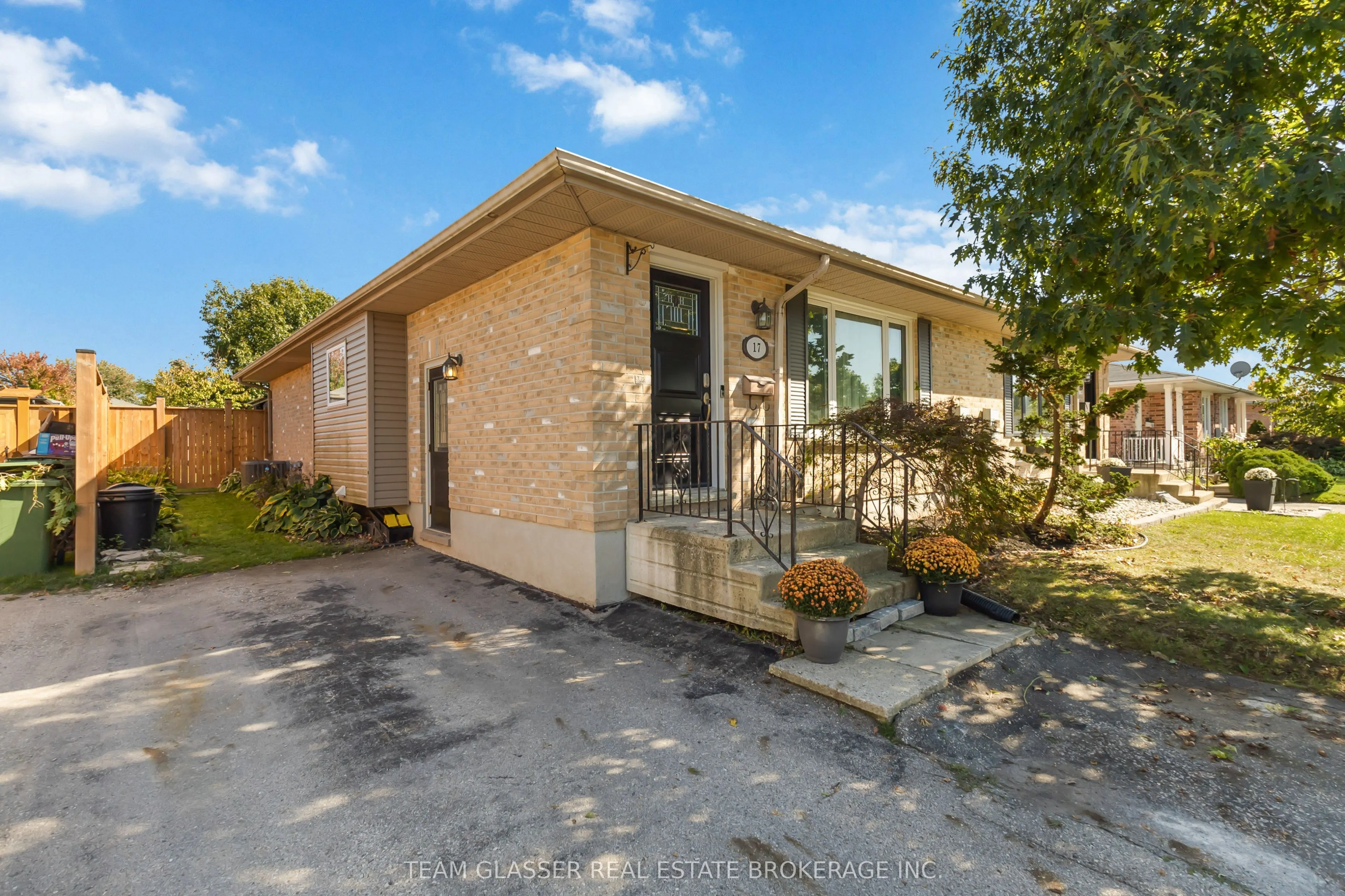 17 CARRIE Crescent