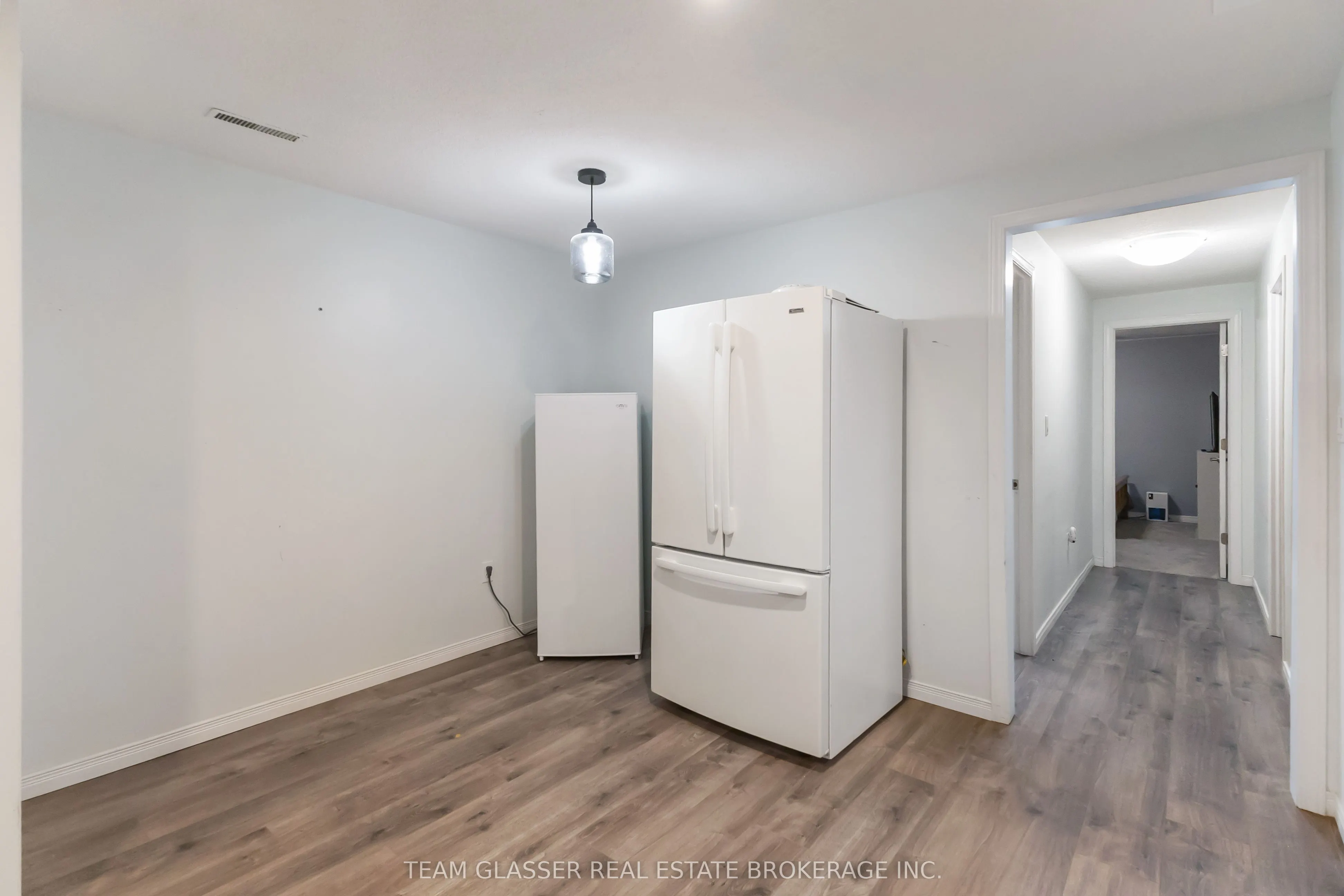 17 CARRIE Crescent