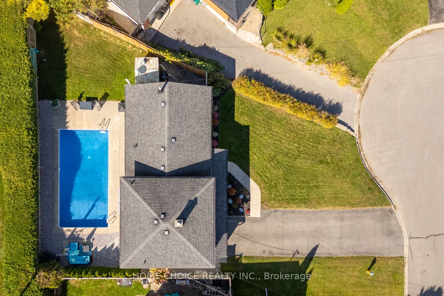 961 Curtis Crescent