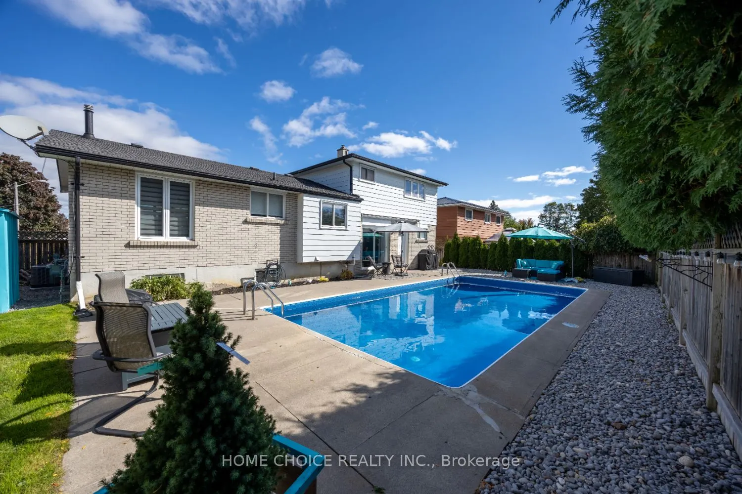 961 Curtis Crescent