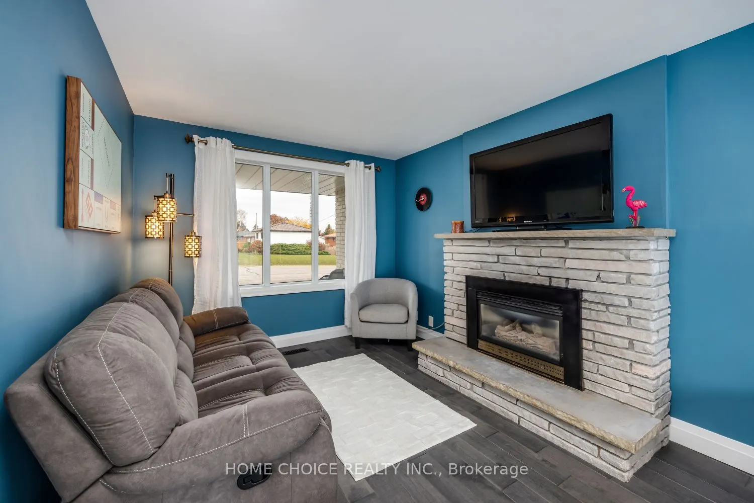 961 Curtis Crescent