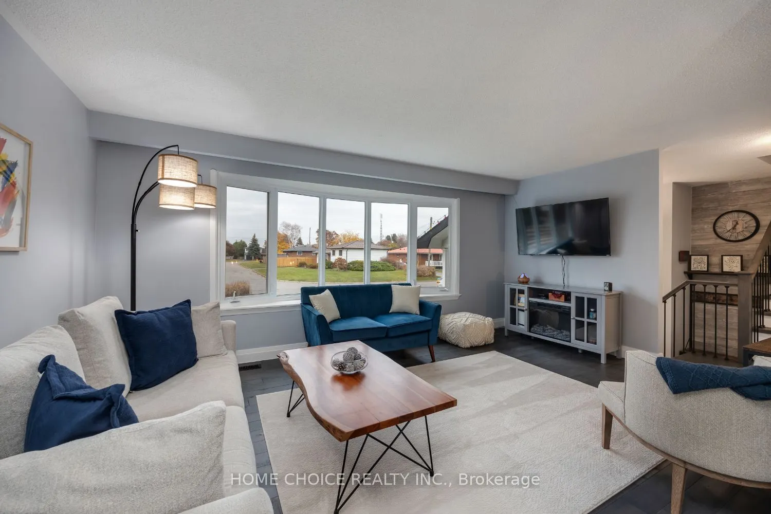 961 Curtis Crescent