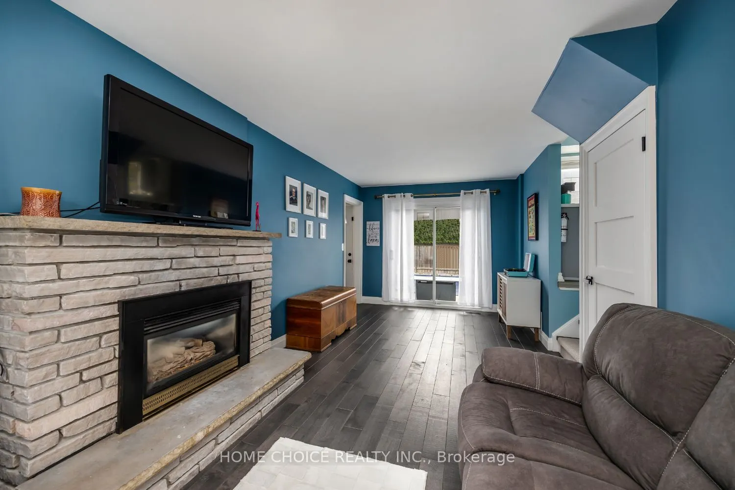 961 Curtis Crescent