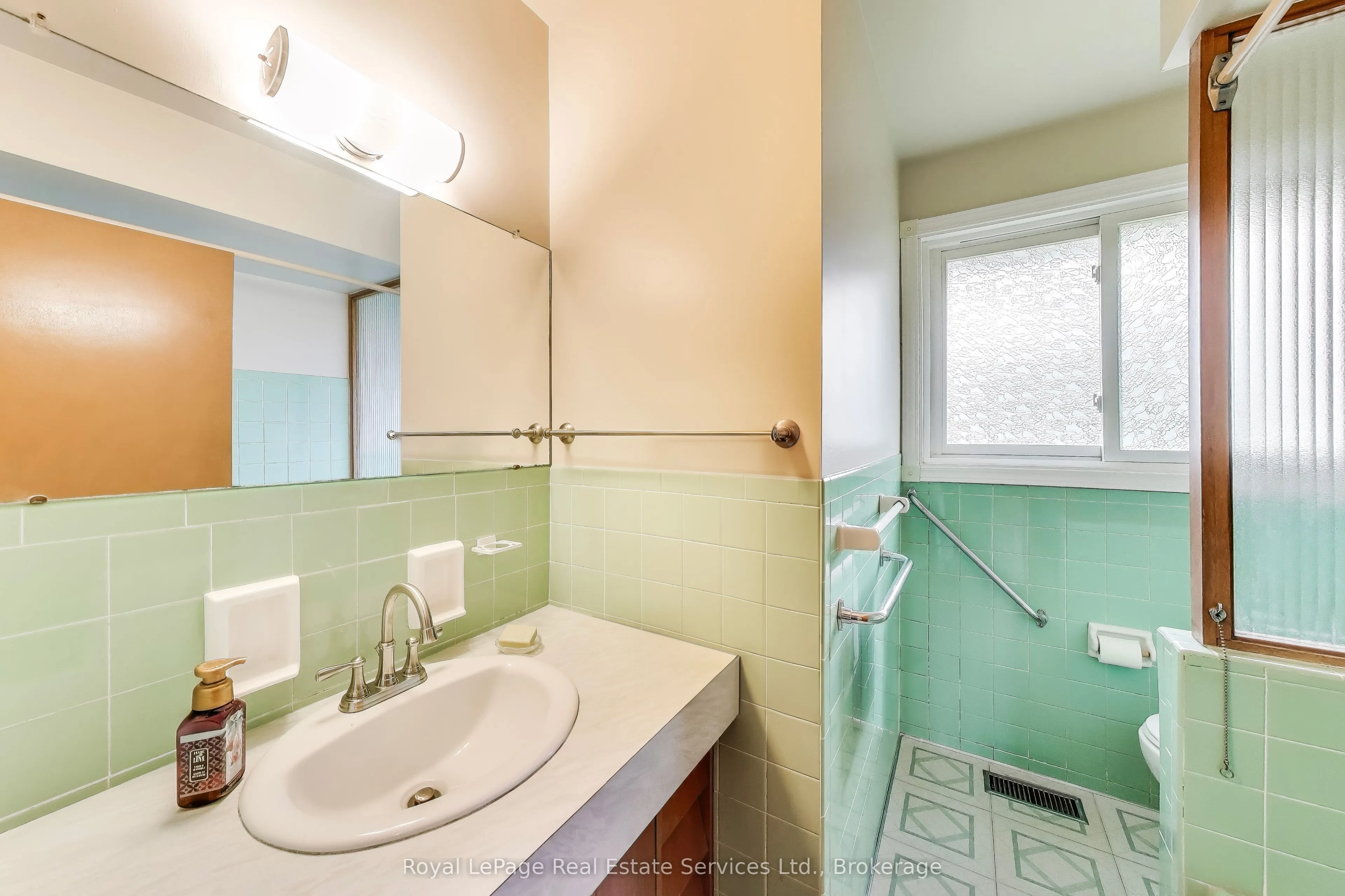 25 Sandringham Avenue