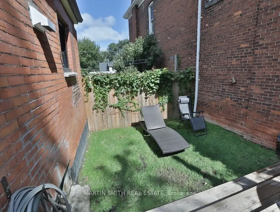 48 Pearl Street N