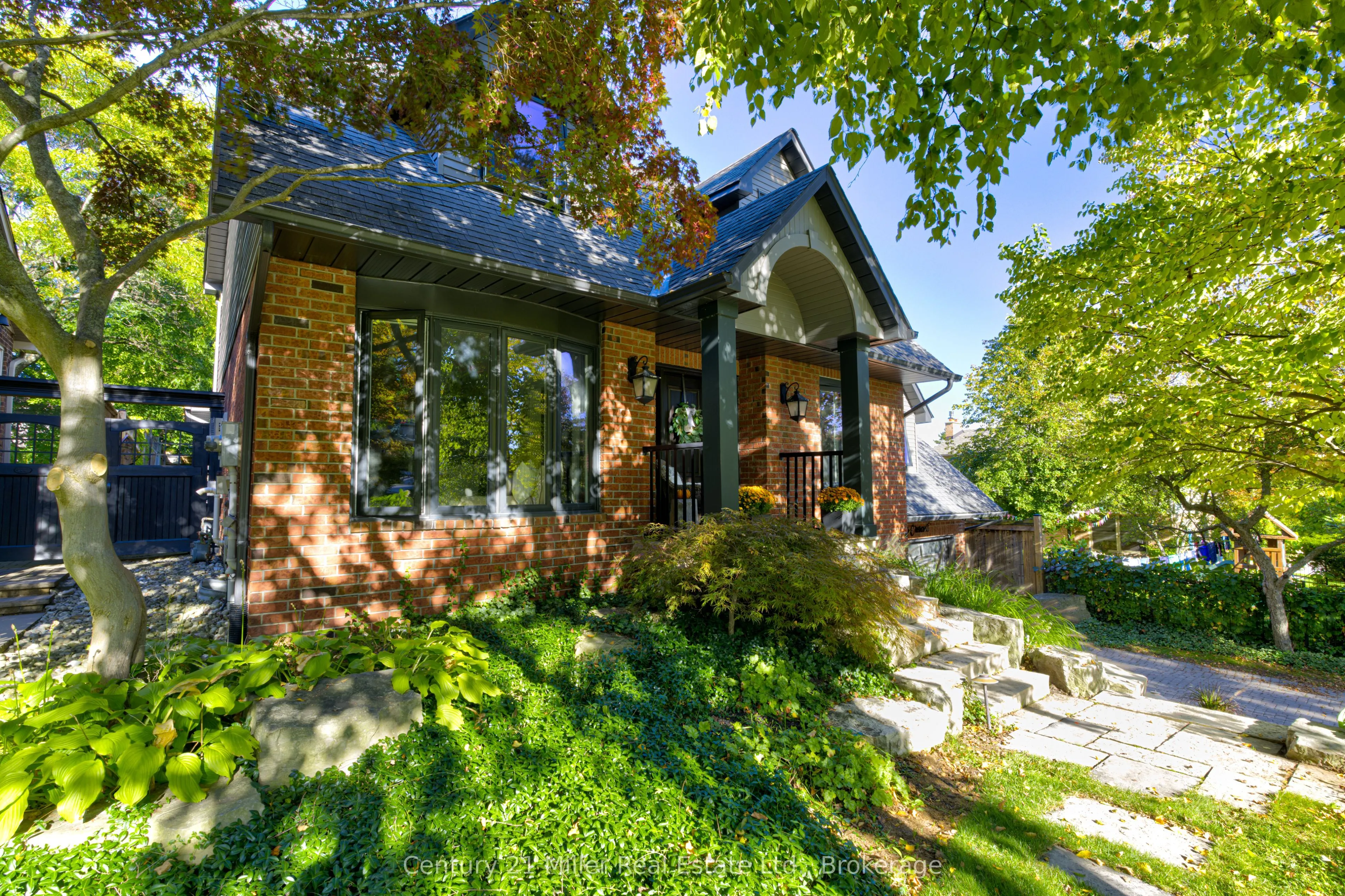 6 Mays Crescent