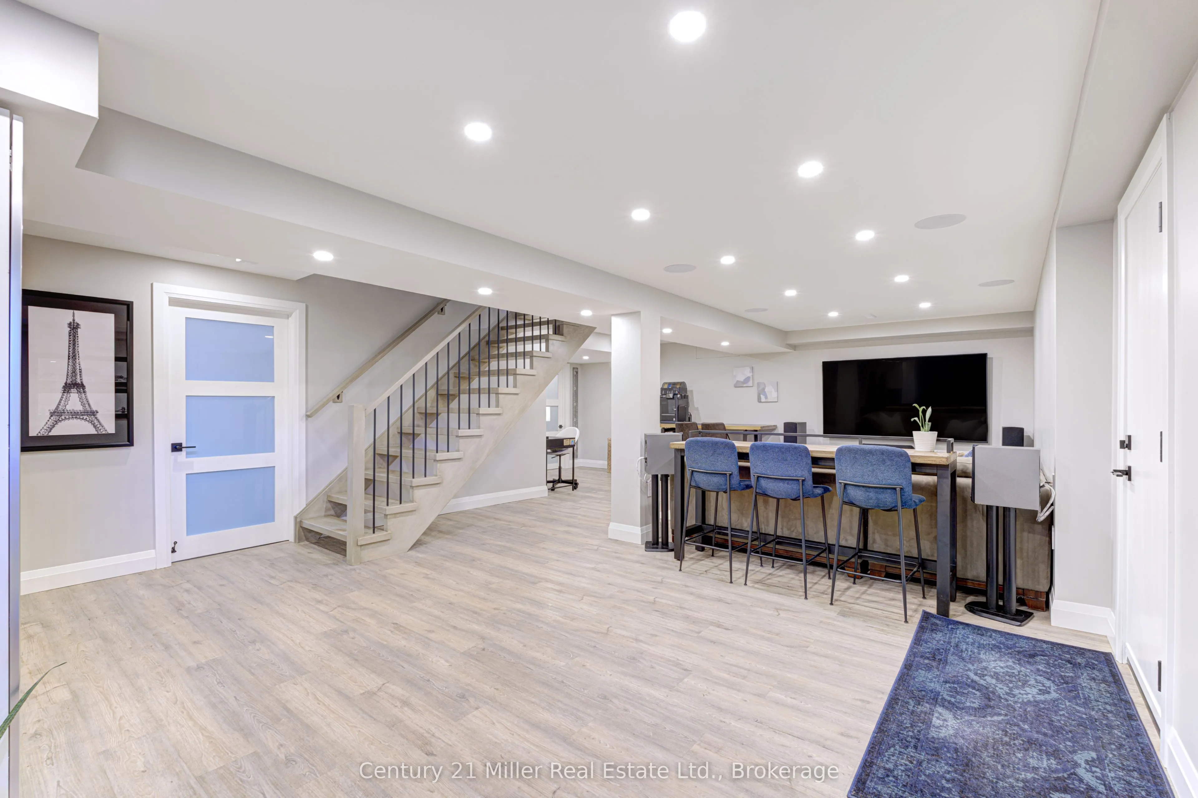 6 Mays Crescent