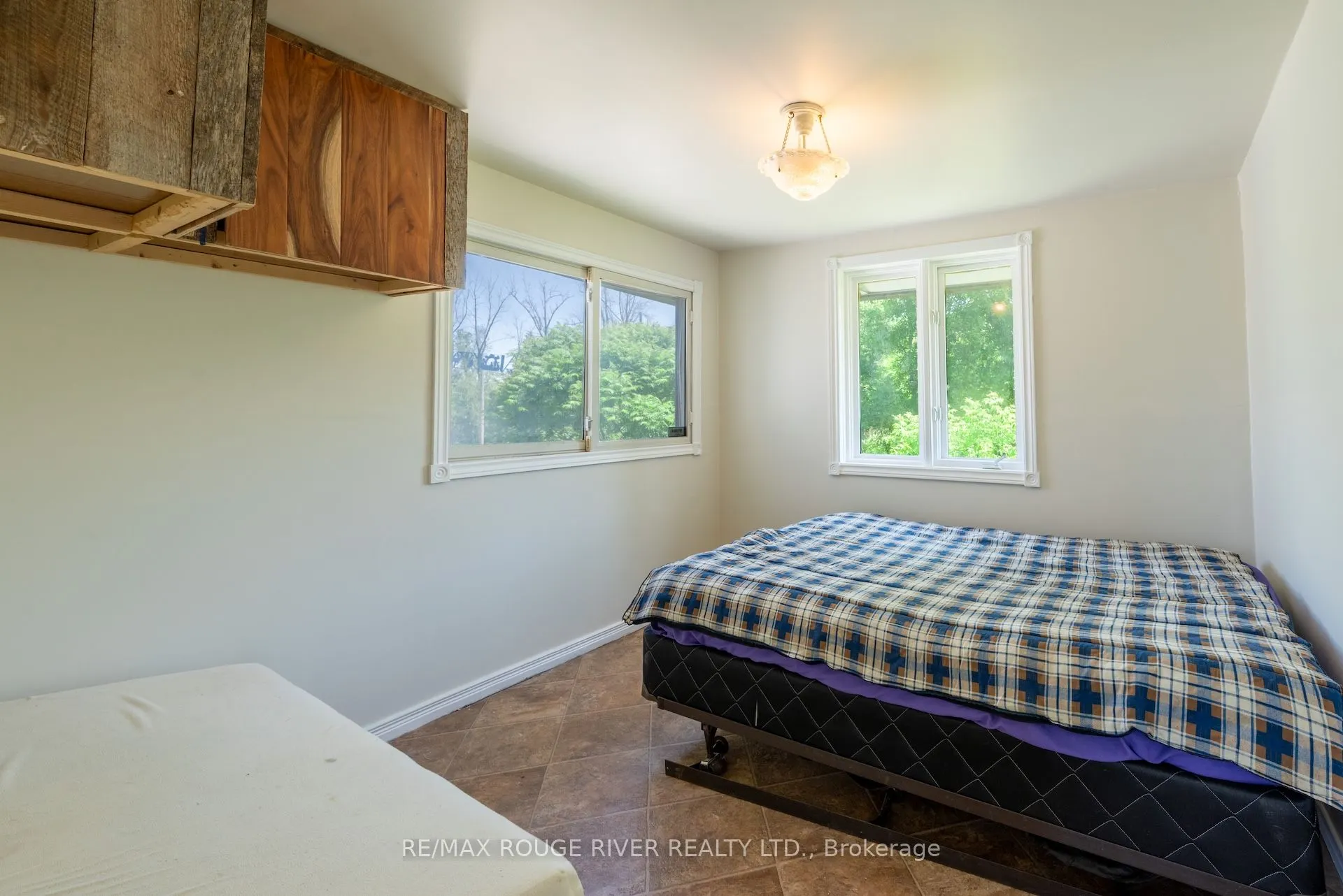 200 Dunnette Landing
