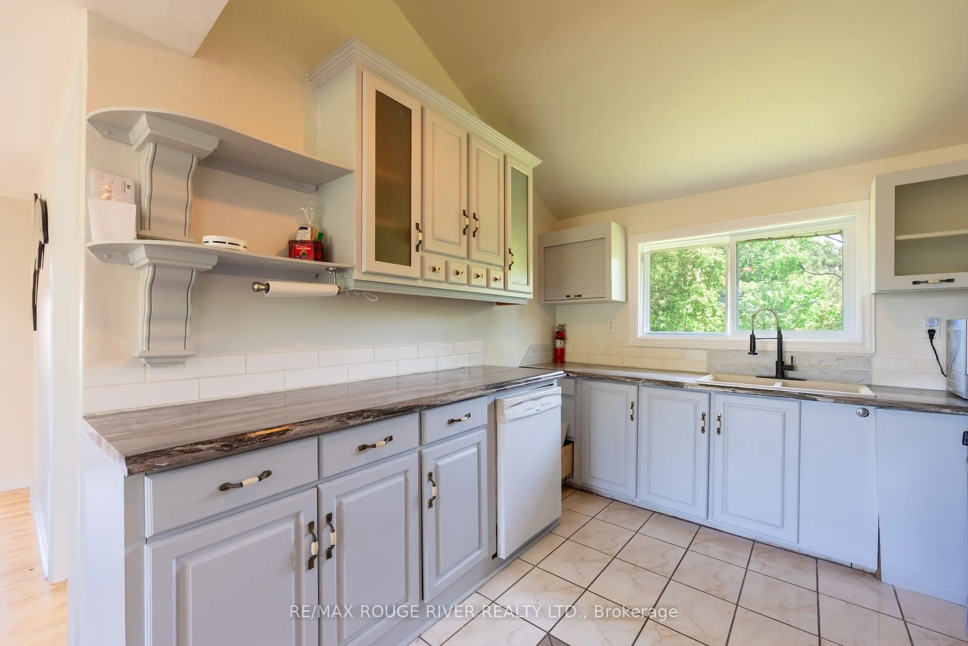 200 Dunnette Landing