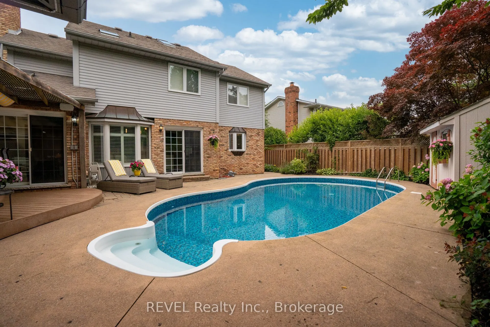 78 SOVEREIGN Drive