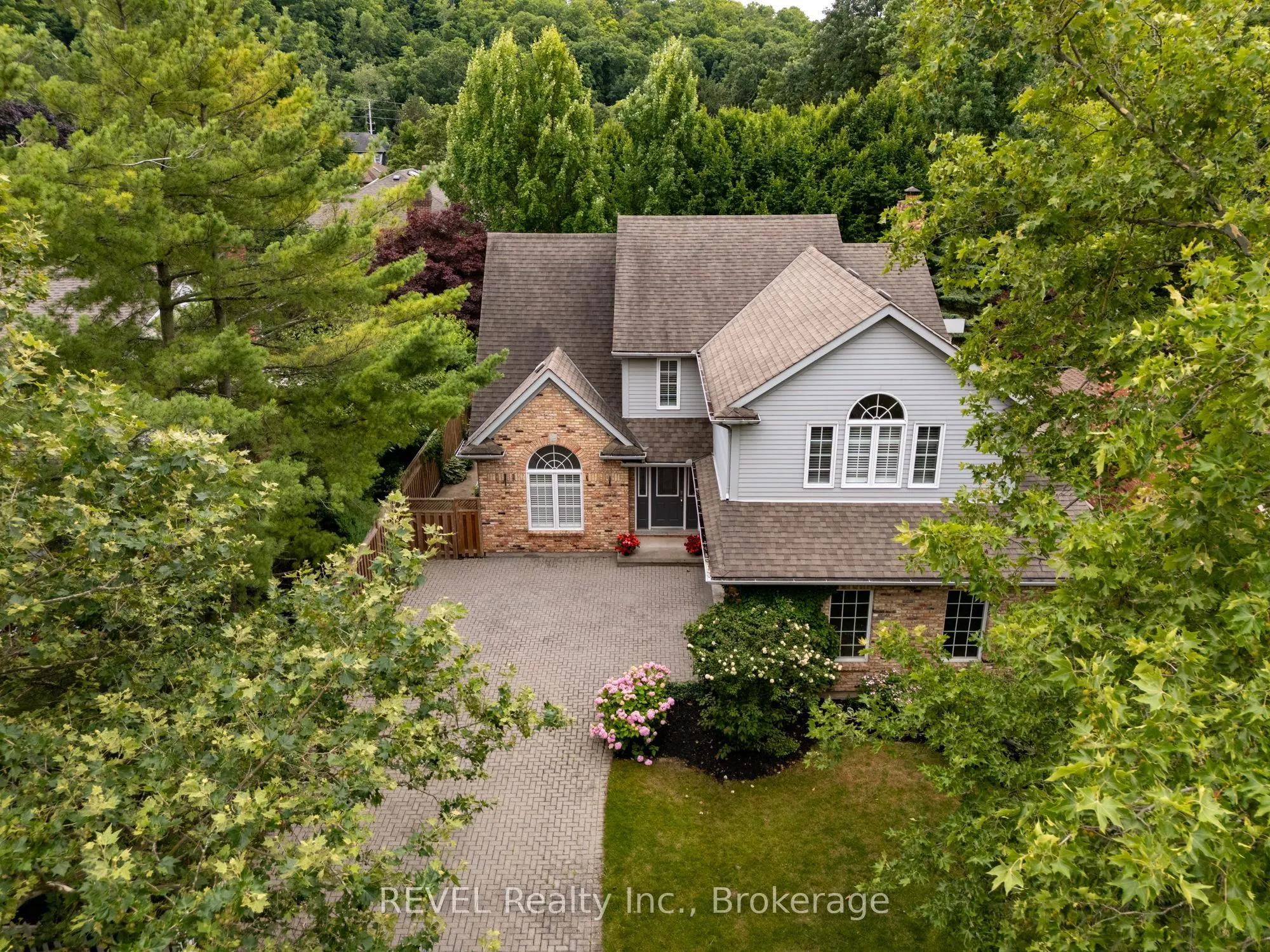 78 SOVEREIGN Drive