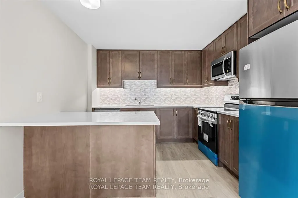 712 Parnian Private, #712
