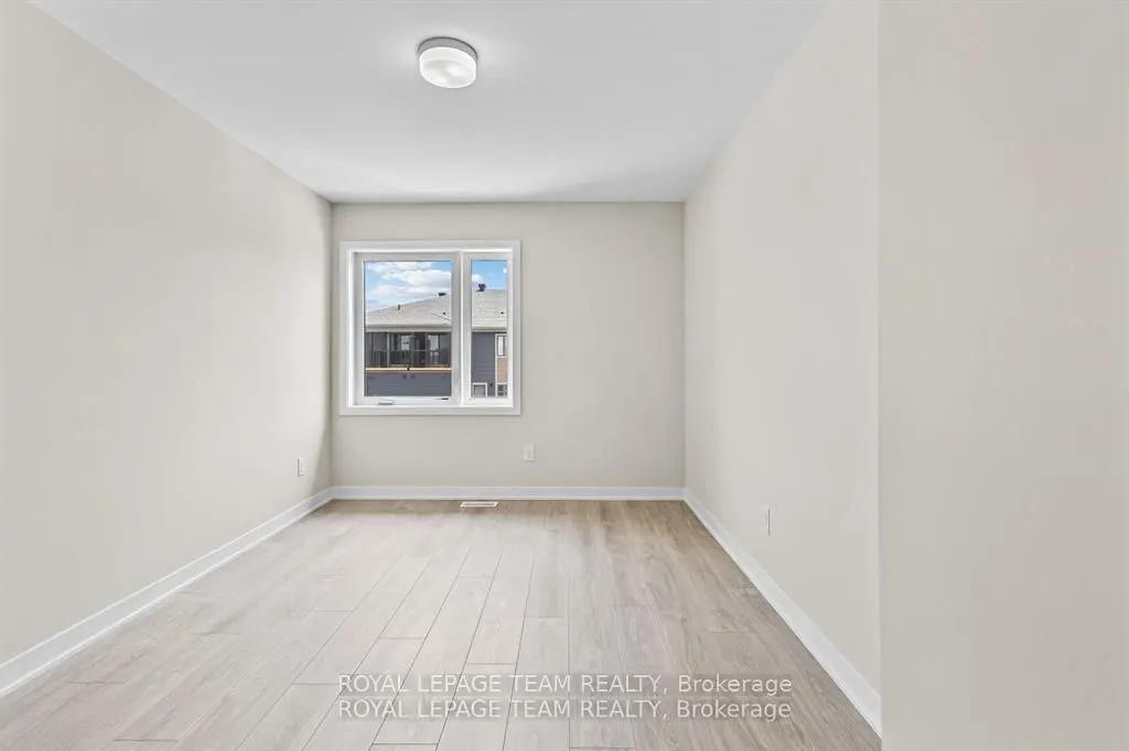 712 Parnian Private, #712