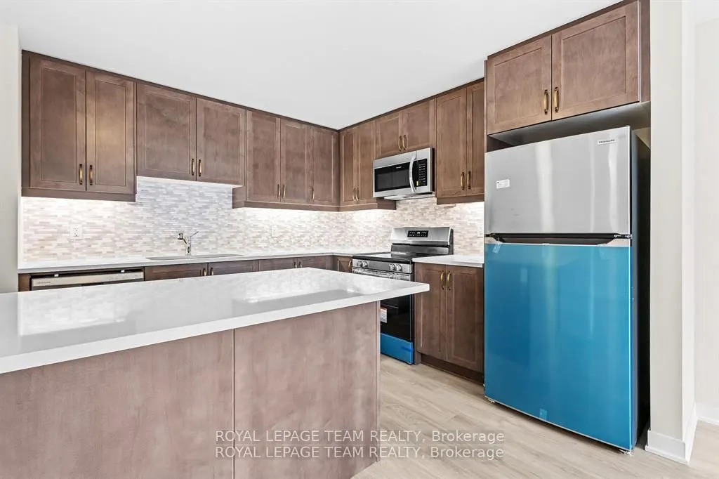 712 Parnian Private, #712