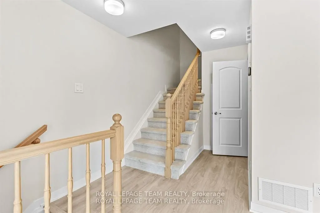 712 Parnian Private, #712