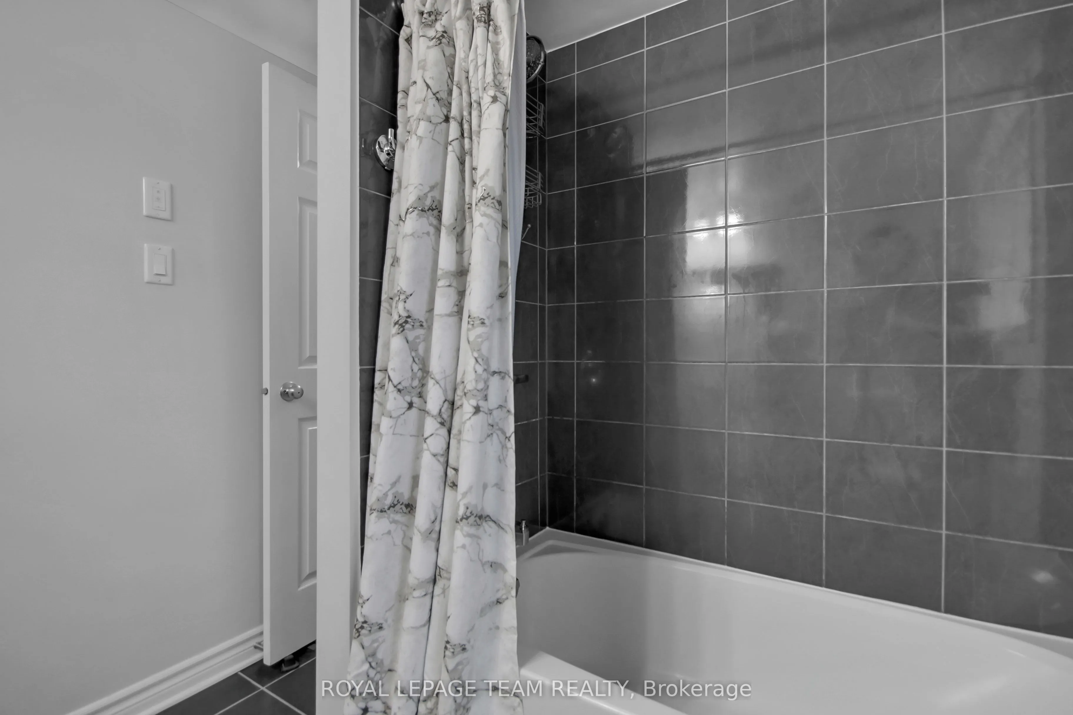 565 Stonefield Private, #2