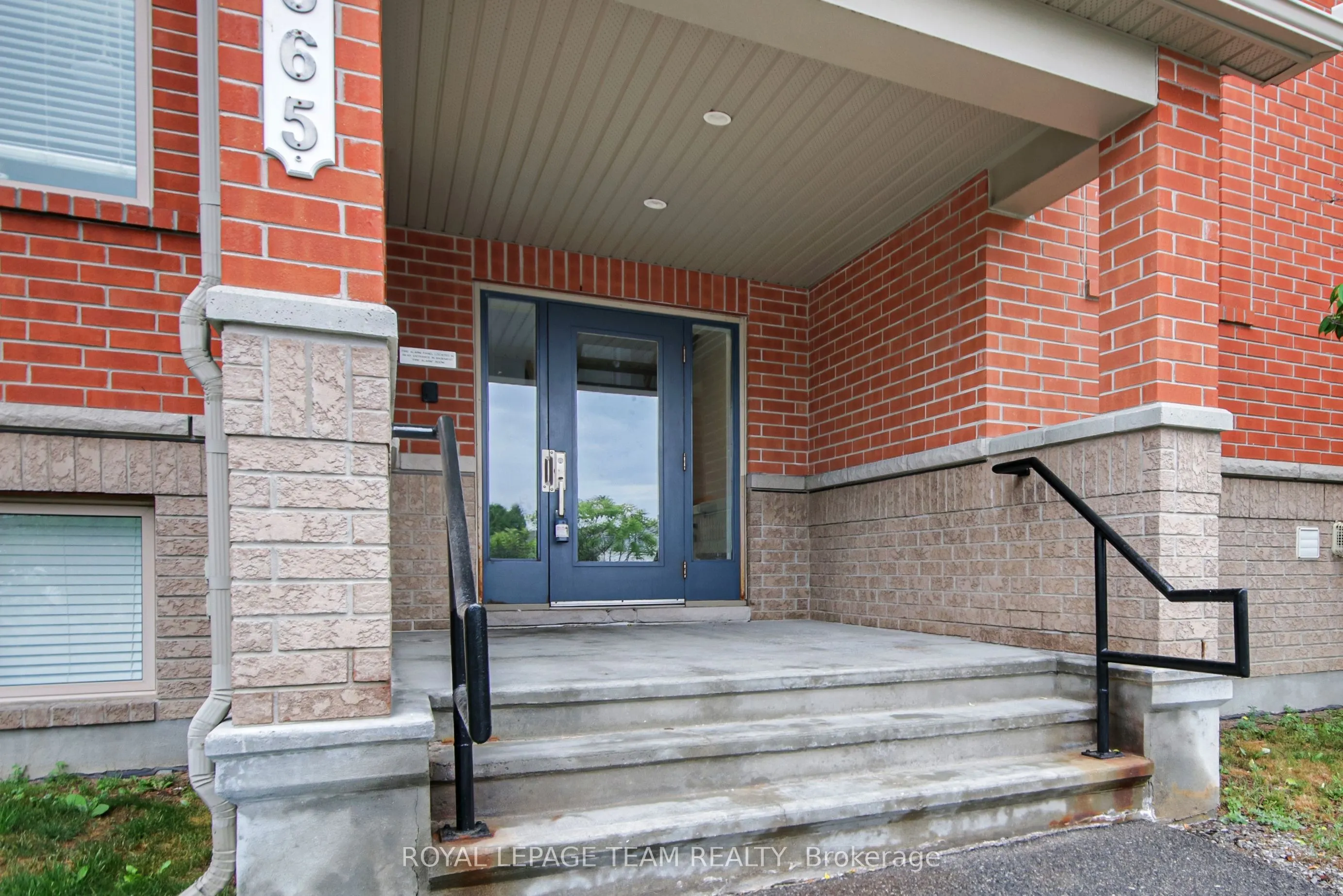 565 Stonefield Private, #2