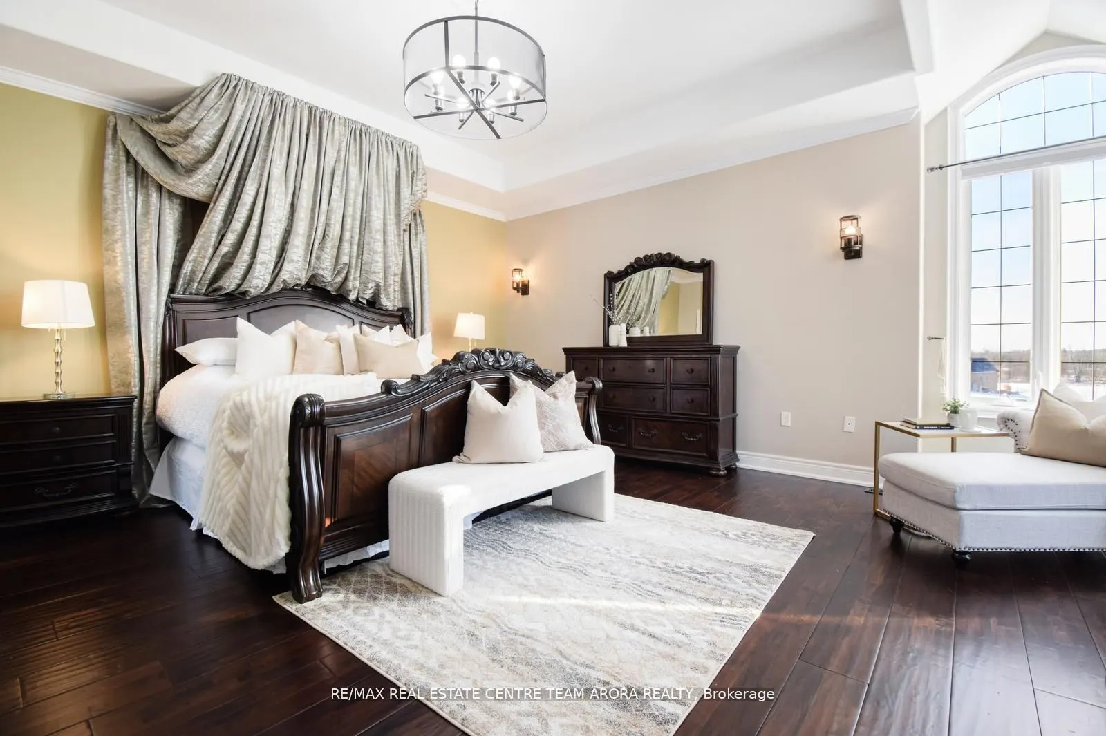 100 Chesswood Trail