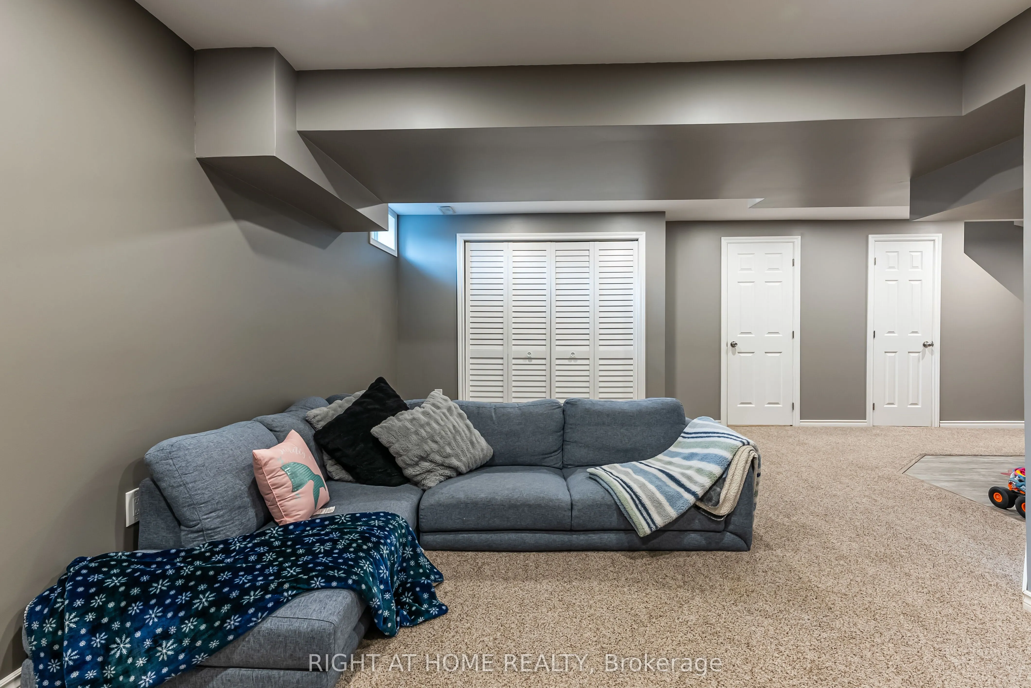 25 Stoneglen Way