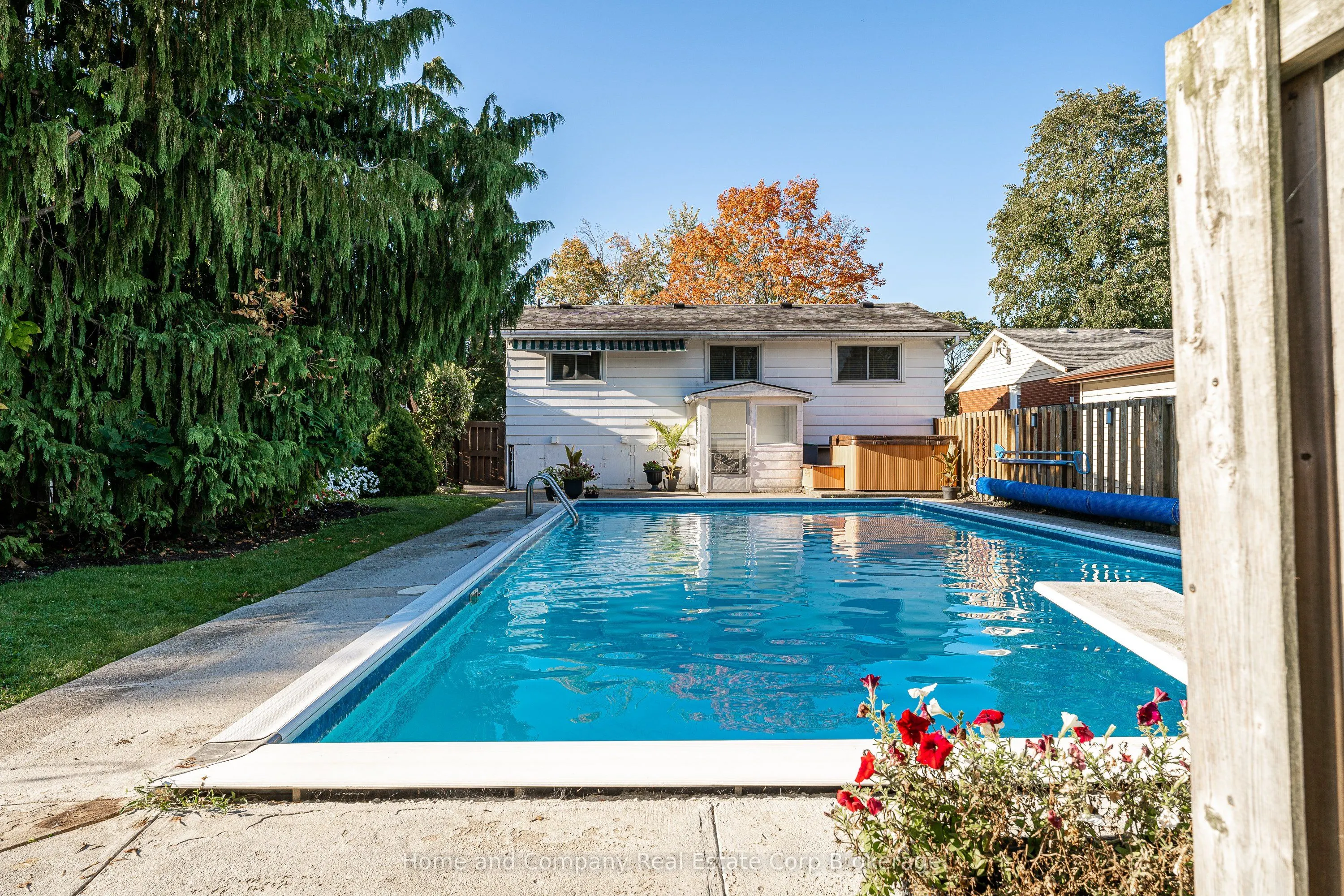 292 Redford Crescent