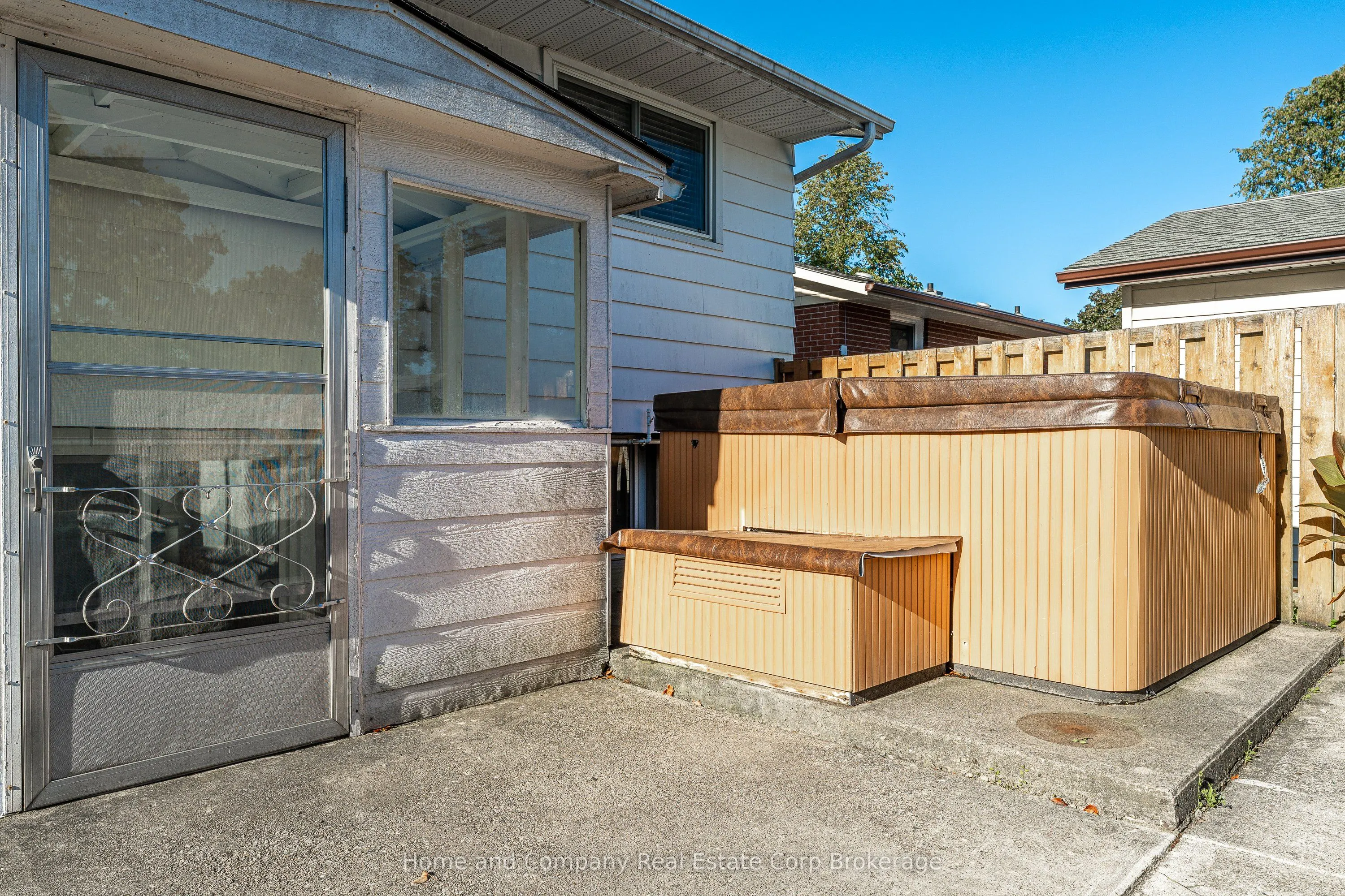 292 Redford Crescent