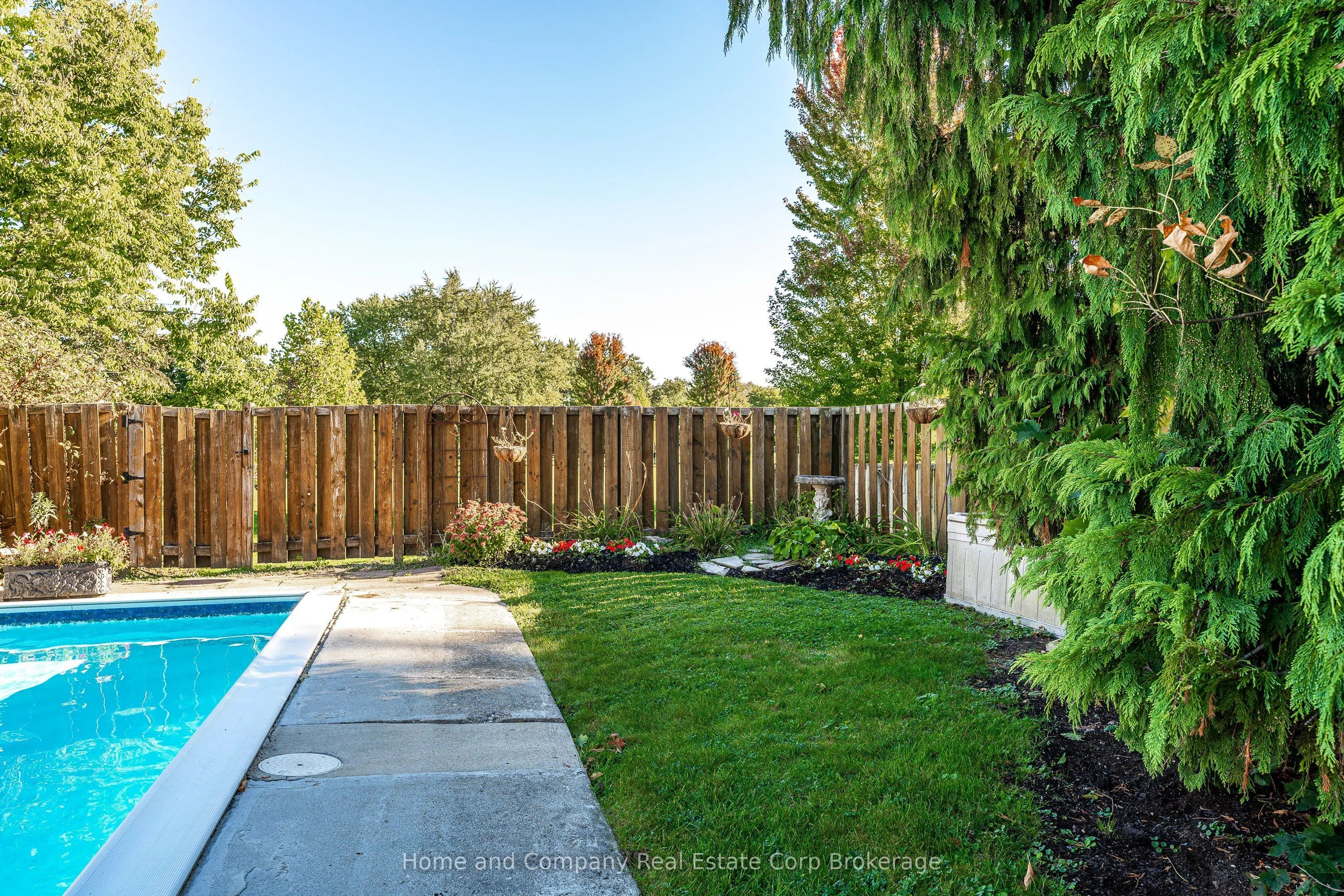 292 Redford Crescent
