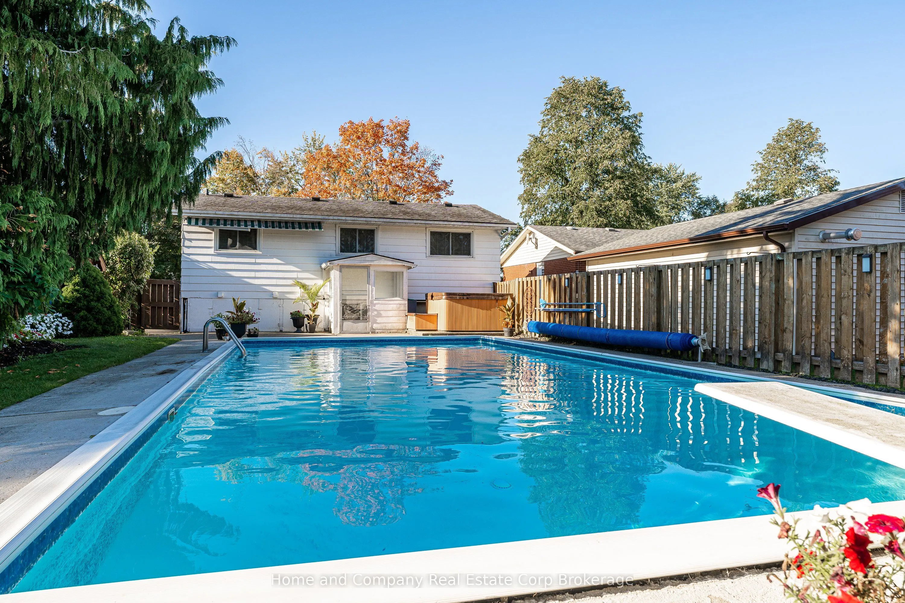 292 Redford Crescent