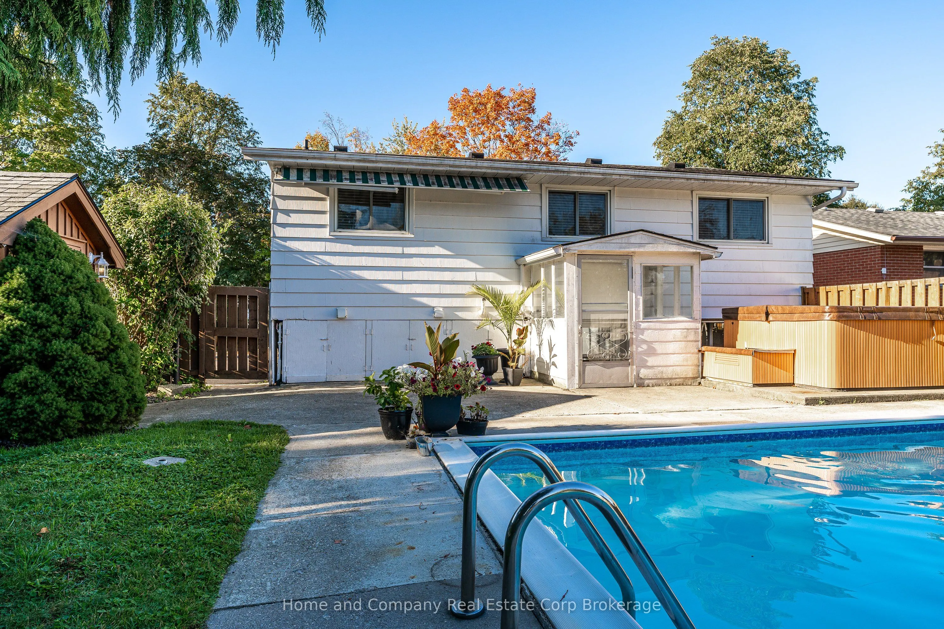 292 Redford Crescent
