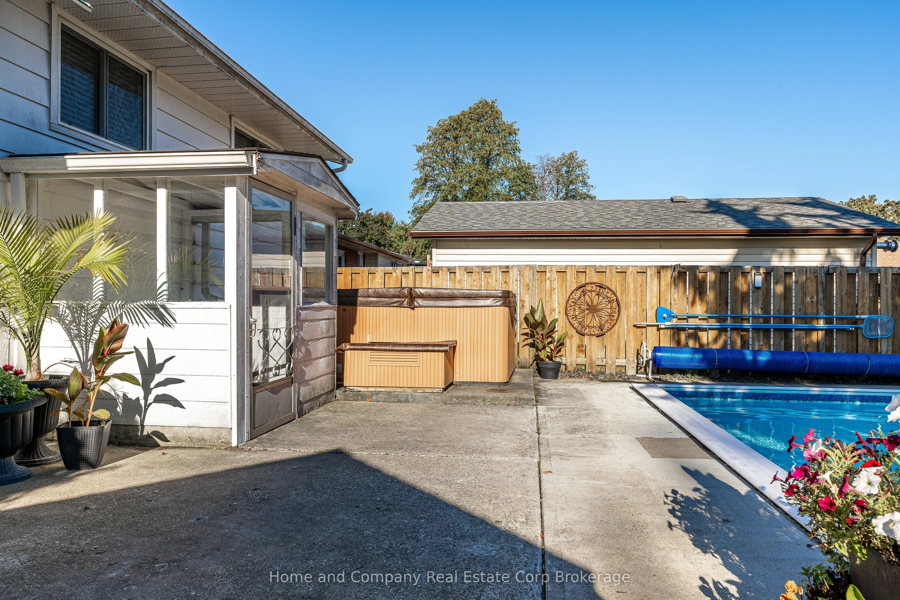 292 Redford Crescent