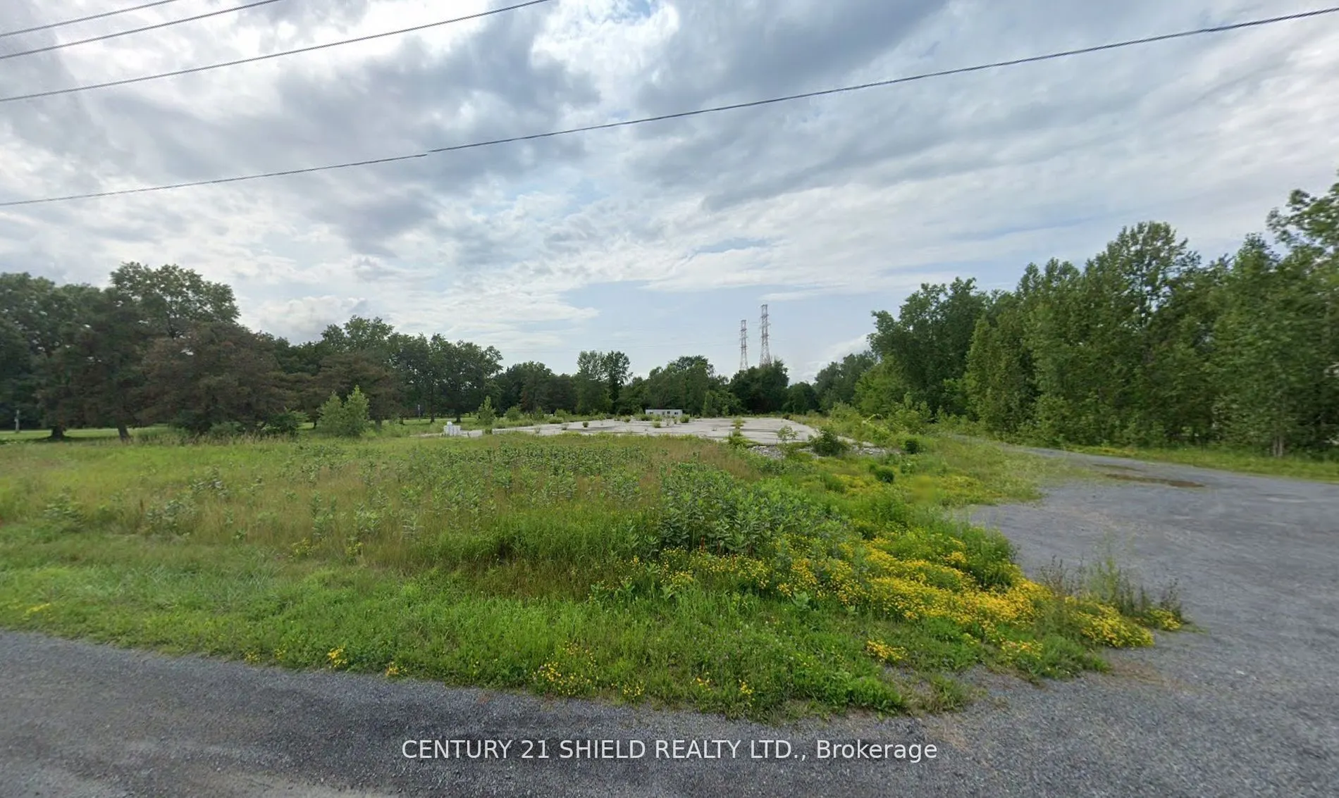 210 SAUNDERS Drive