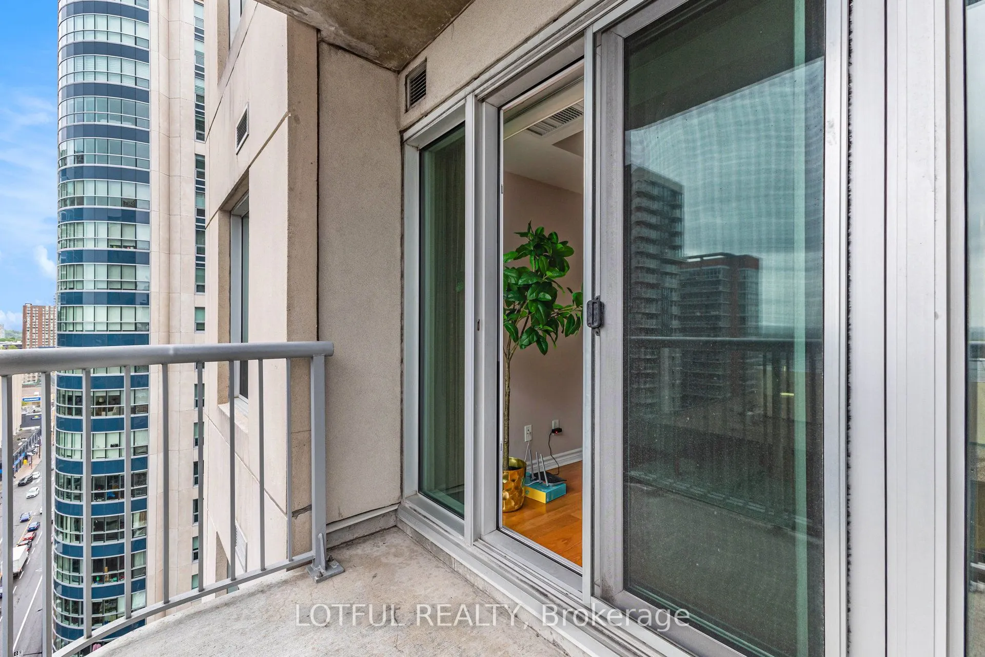 234 Rideau Street, #1703