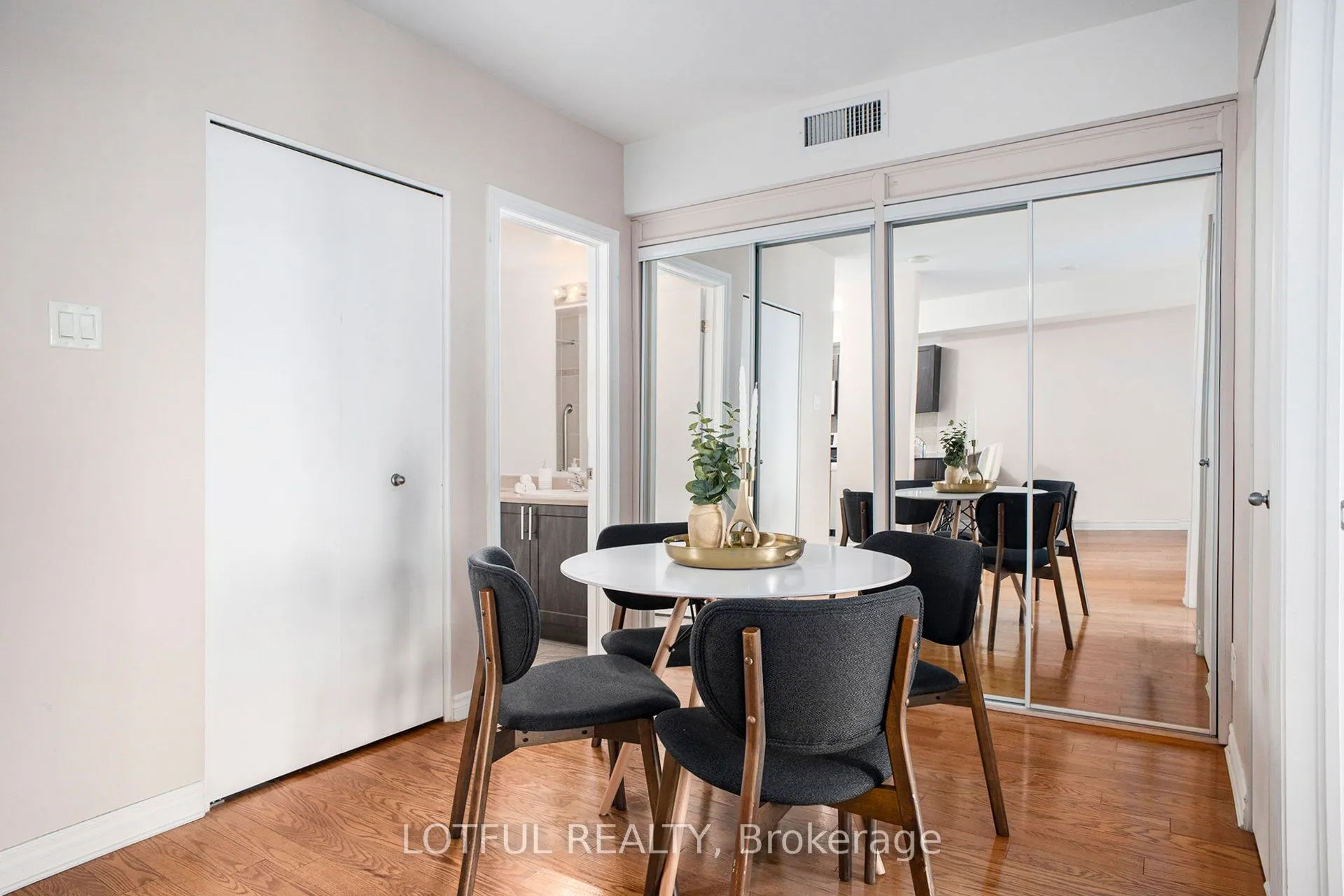 234 Rideau Street, #1703