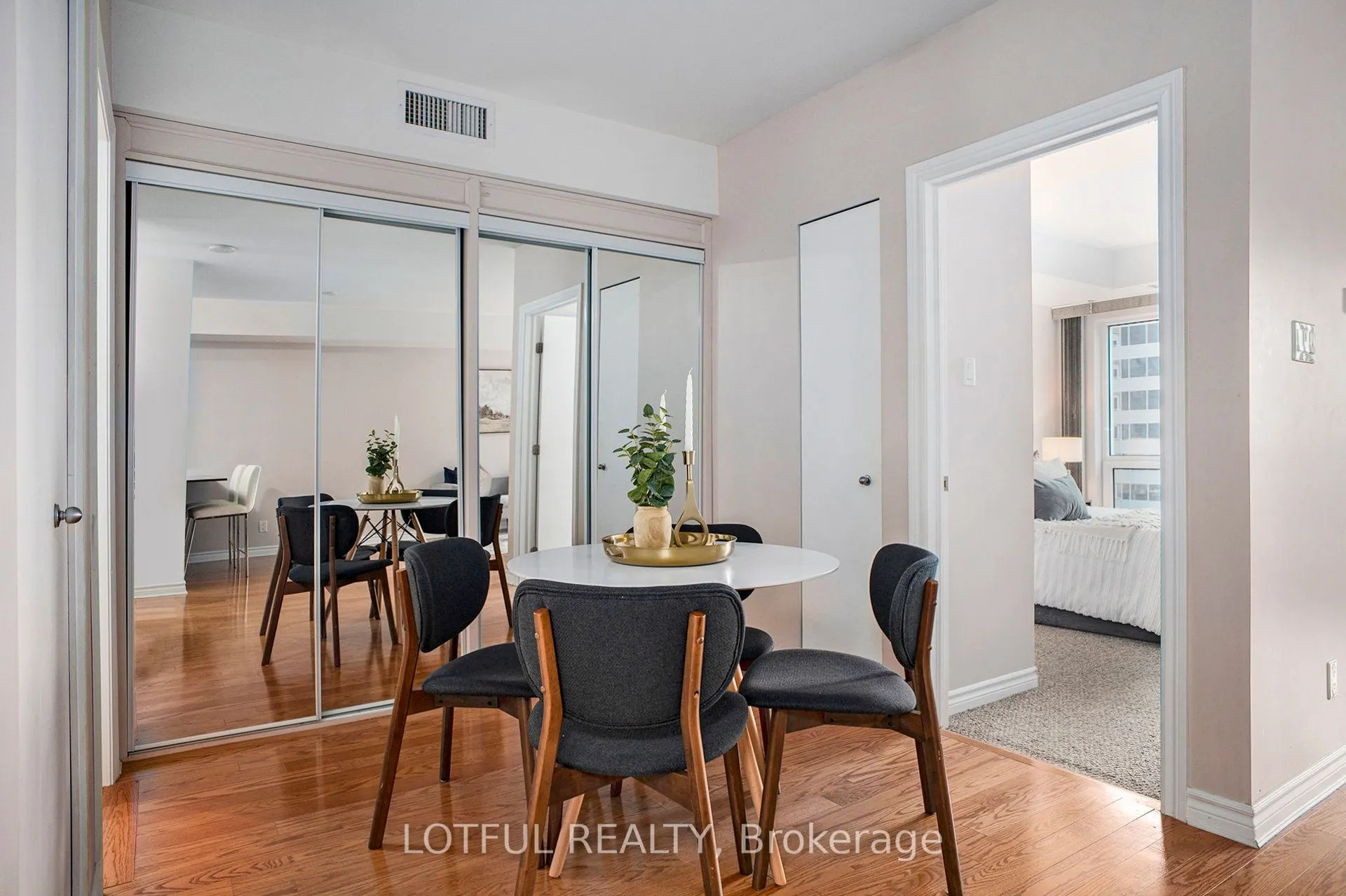 234 Rideau Street, #1703