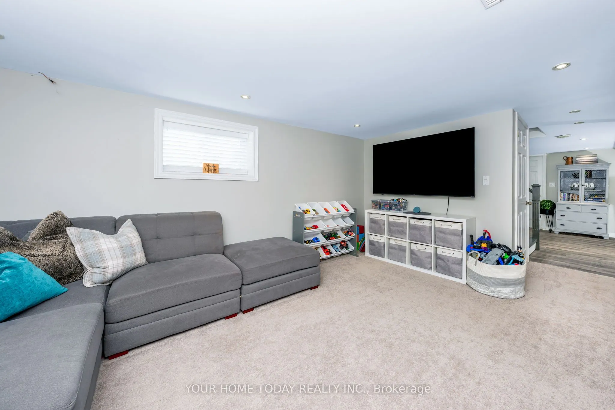 6 Ellen Crescent