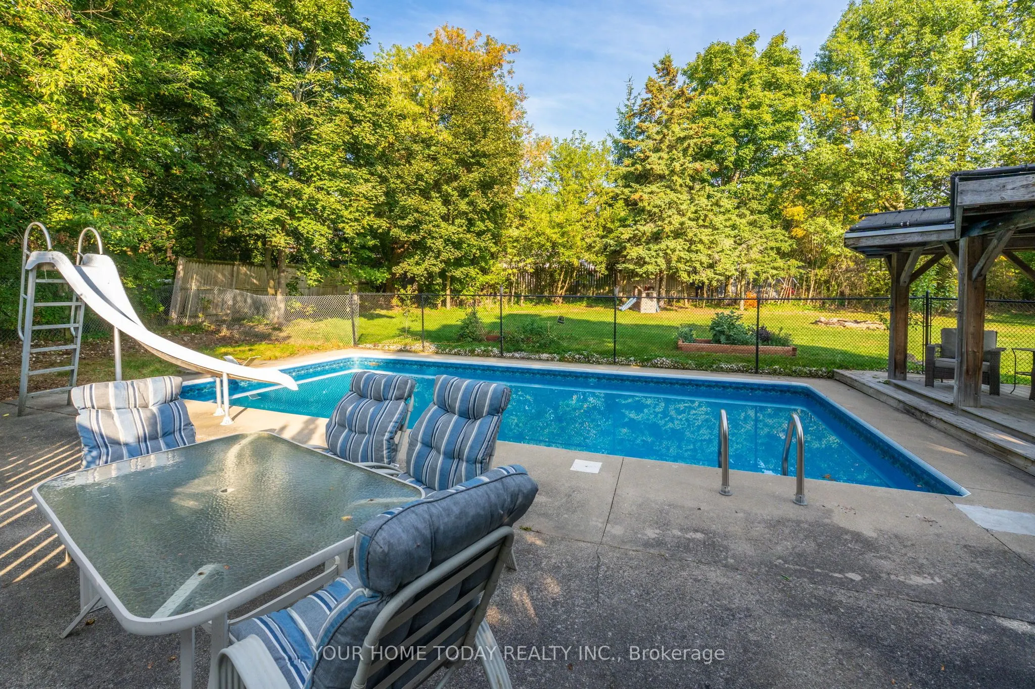 6 Ellen Crescent