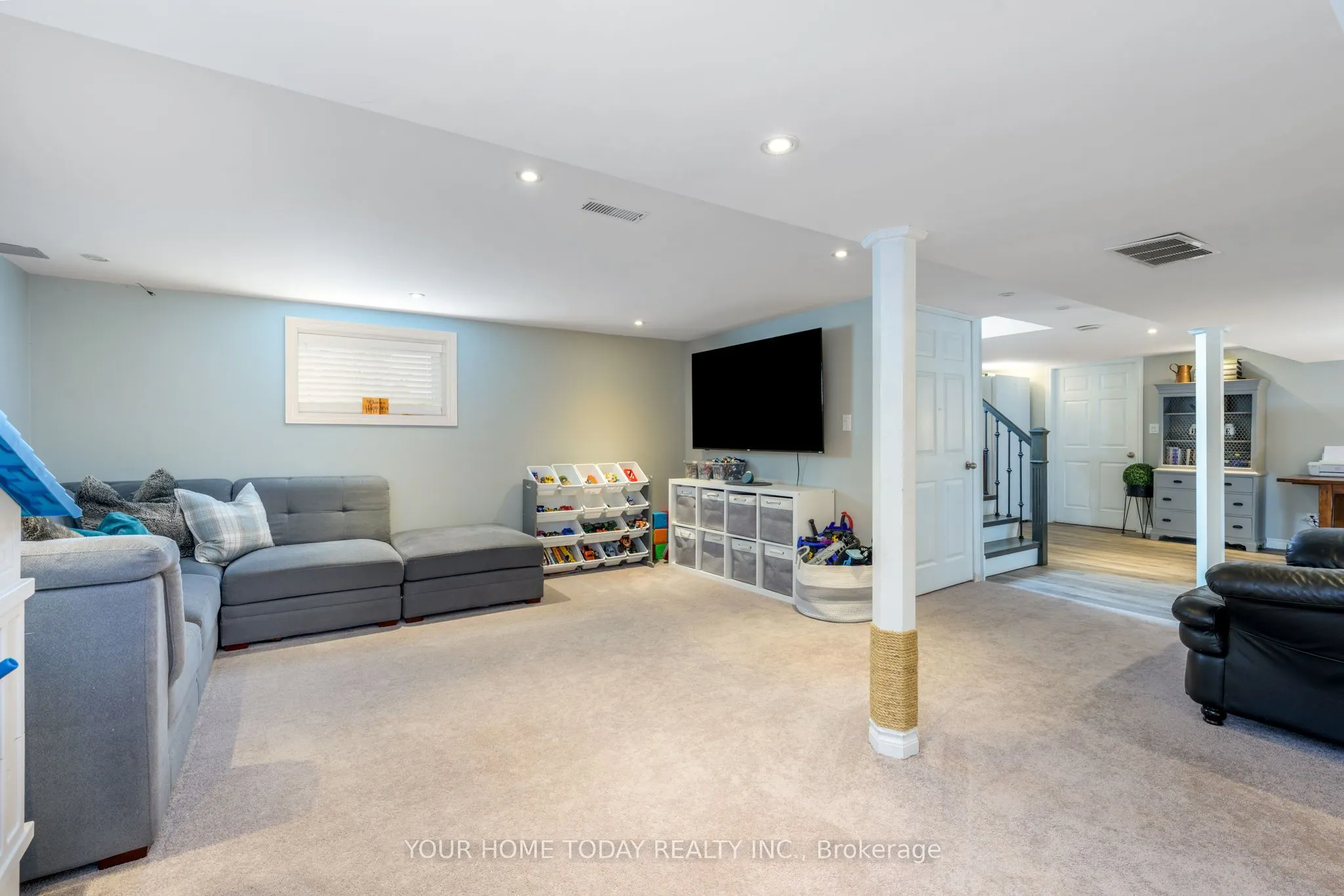 6 Ellen Crescent