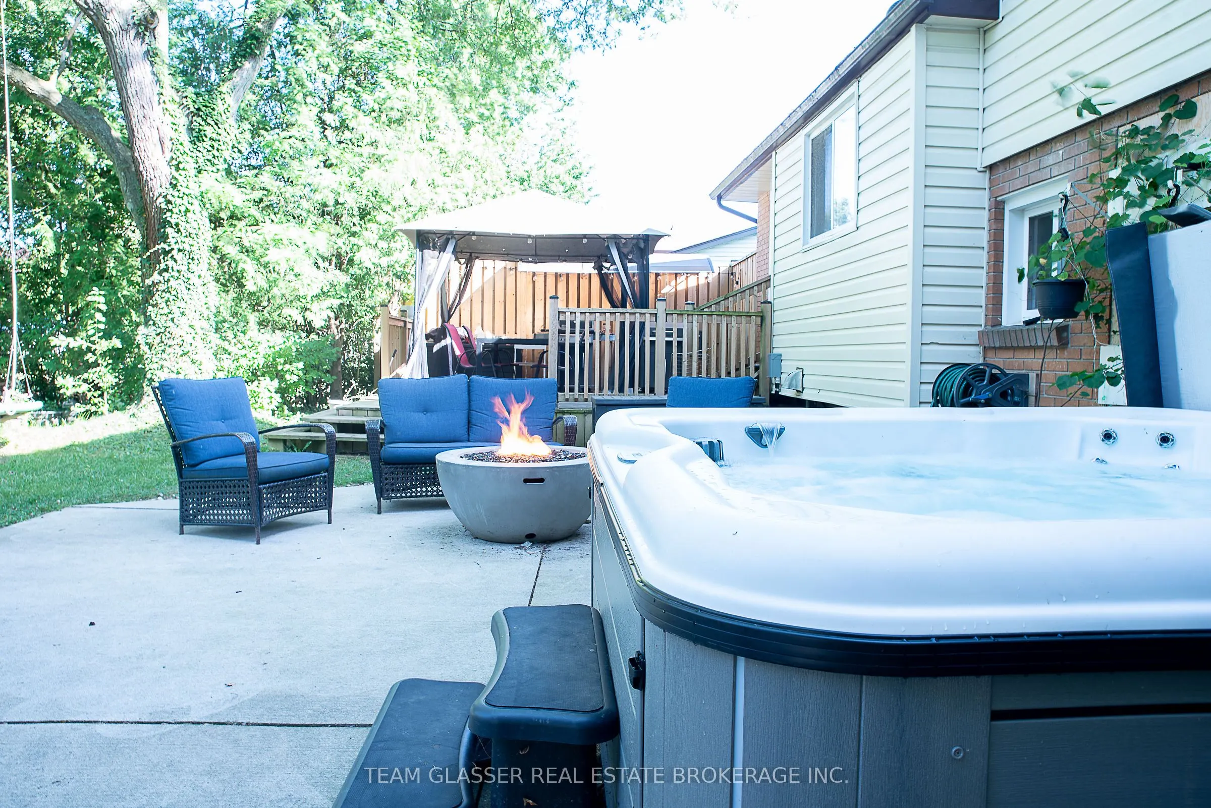 784 WESTBURY Crescent