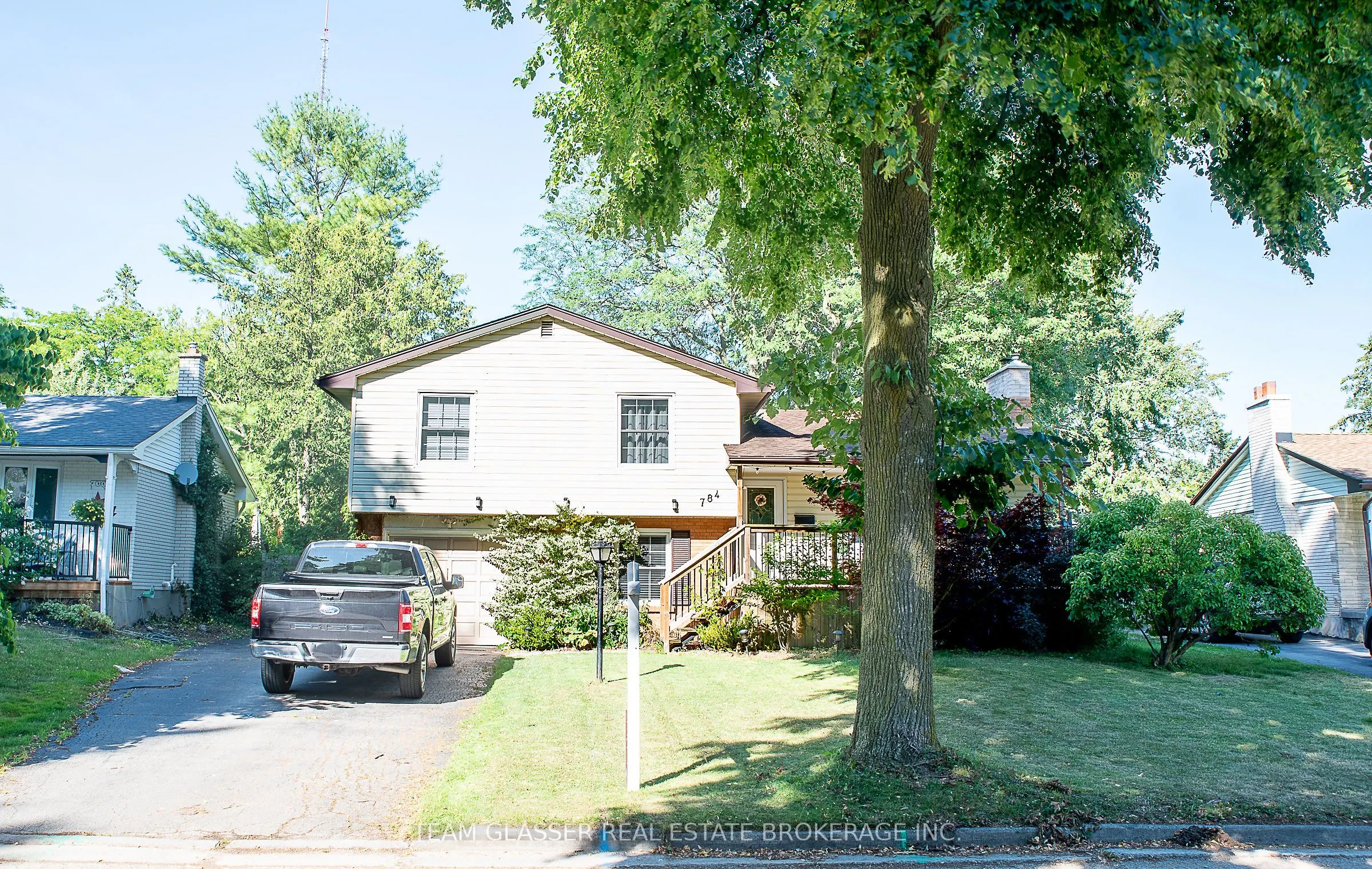 784 WESTBURY Crescent
