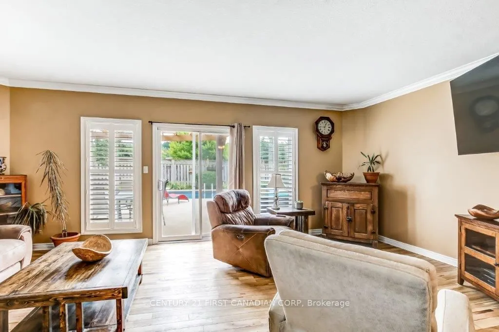 1275 Crosscreek Crescent