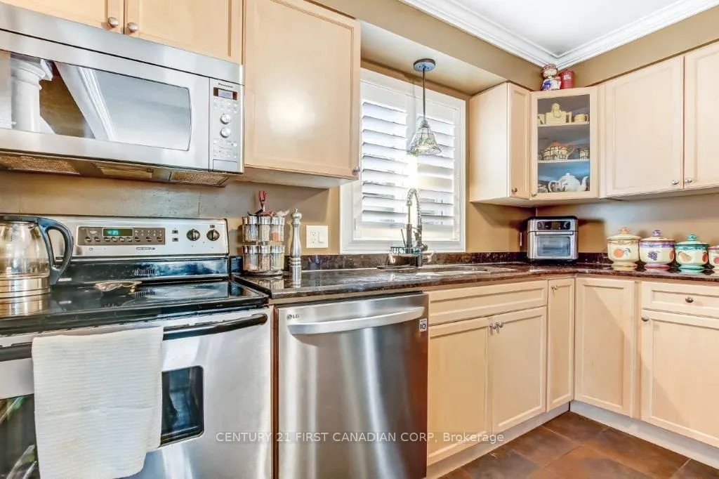 1275 Crosscreek Crescent