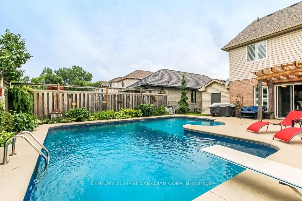 1275 Crosscreek Crescent