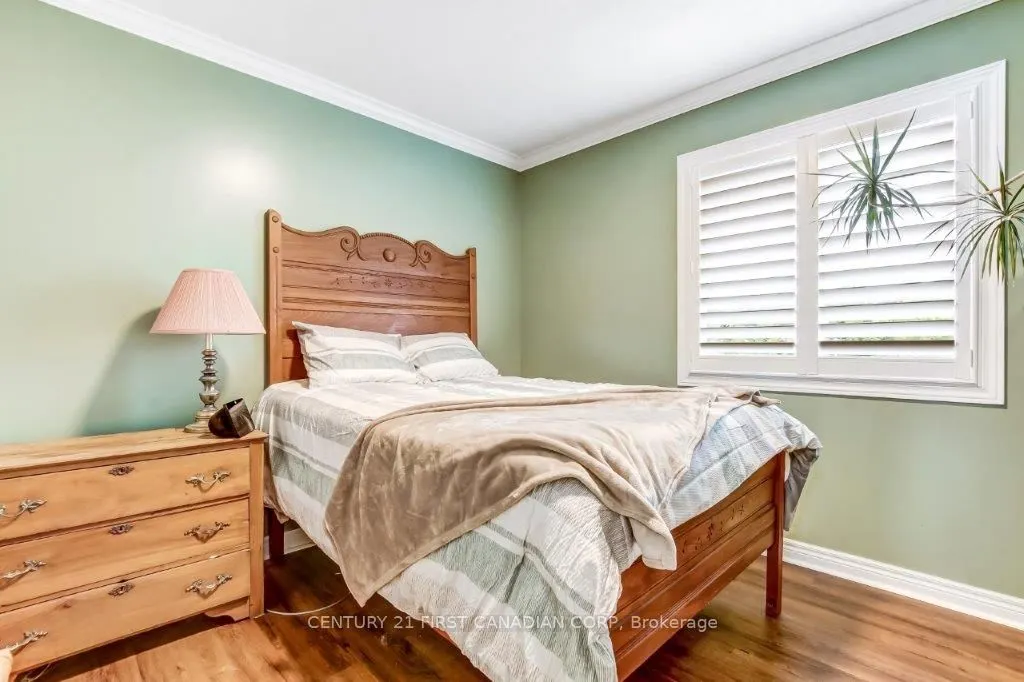 1275 Crosscreek Crescent